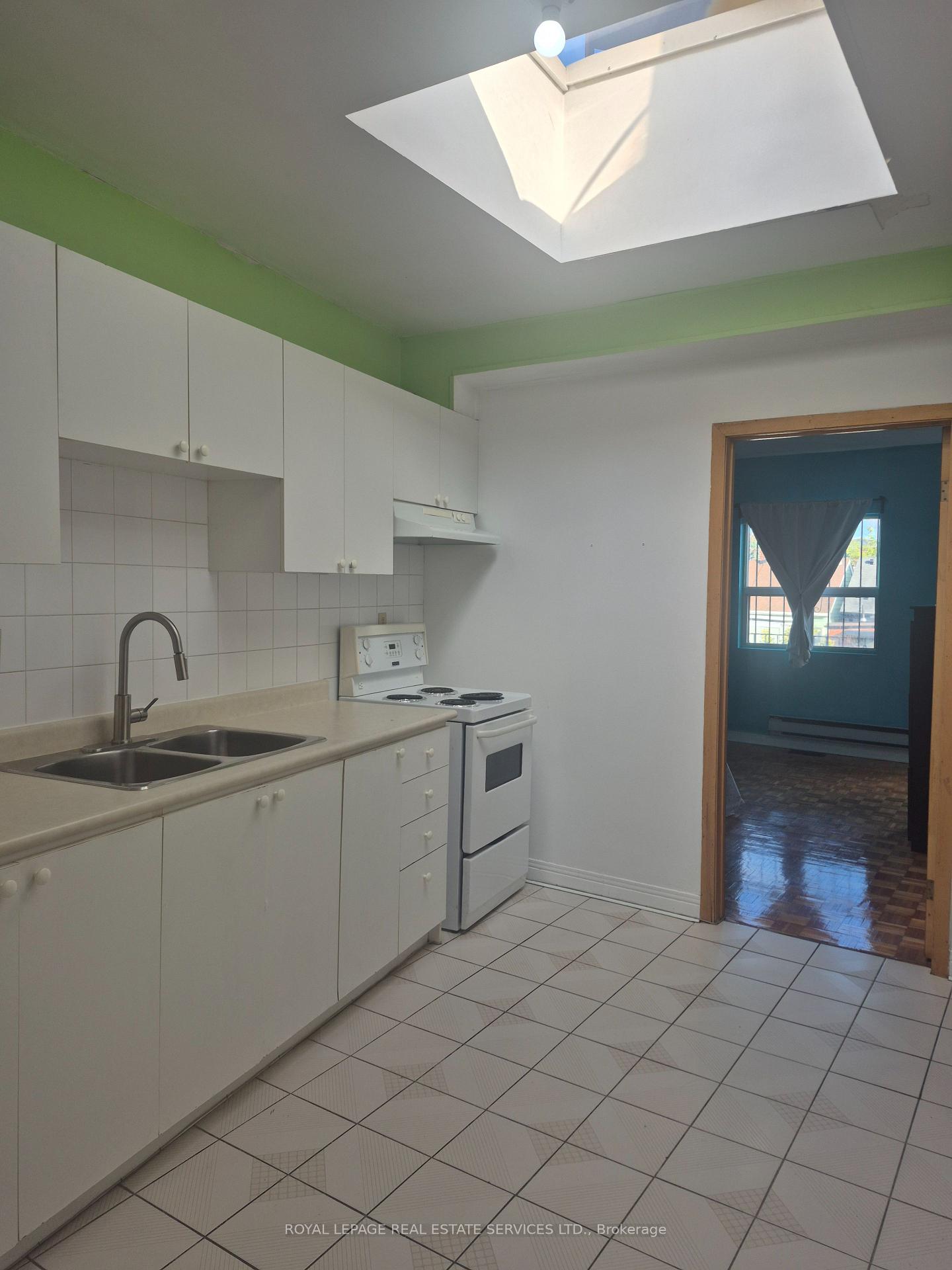 Photo 4 of 1584 Dundas Street W, Toronto, Little Portugal — HOMEH