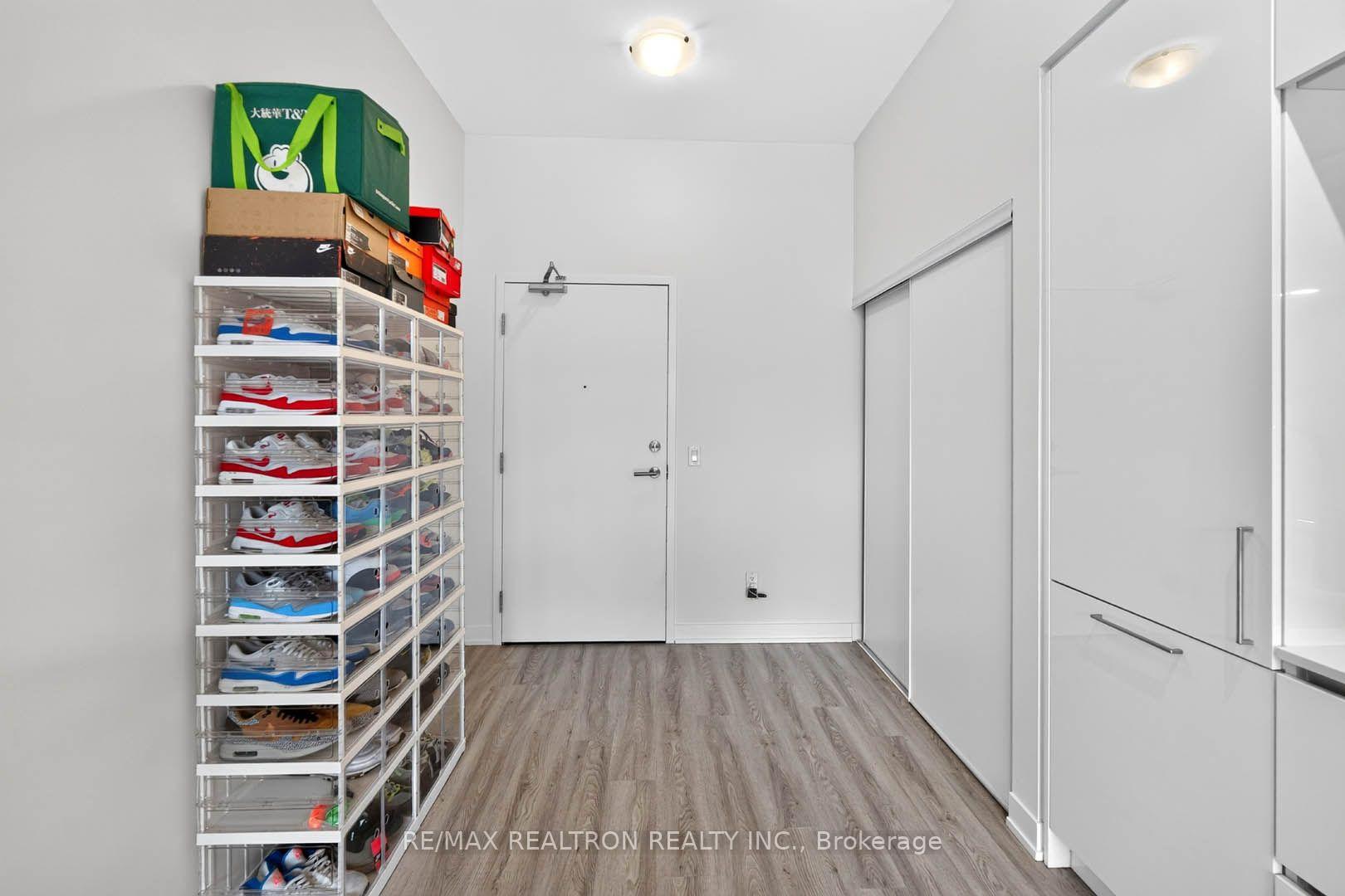 Photo 5 of Unit 115, 6 David Eyer Road, Richmond Hill, Rural Richmond Hill — HOMEH