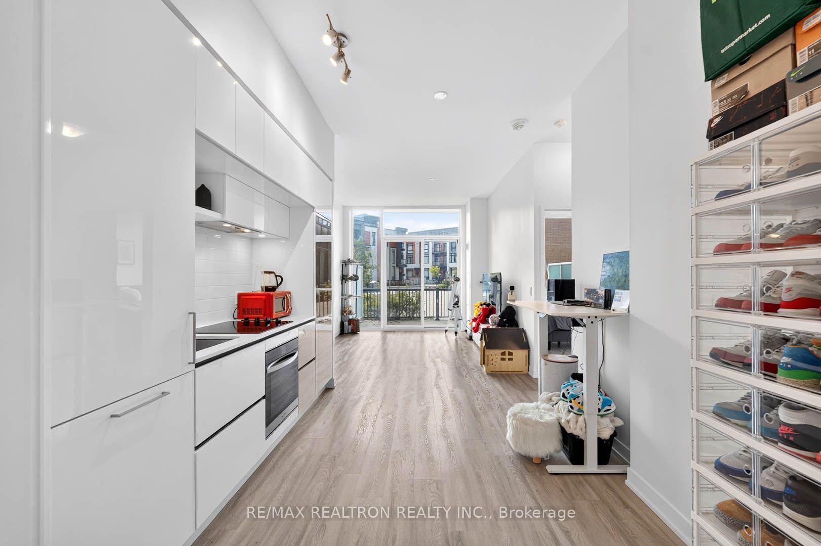 Photo 6 of Unit 115, 6 David Eyer Road, Richmond Hill, Rural Richmond Hill — HOMEH