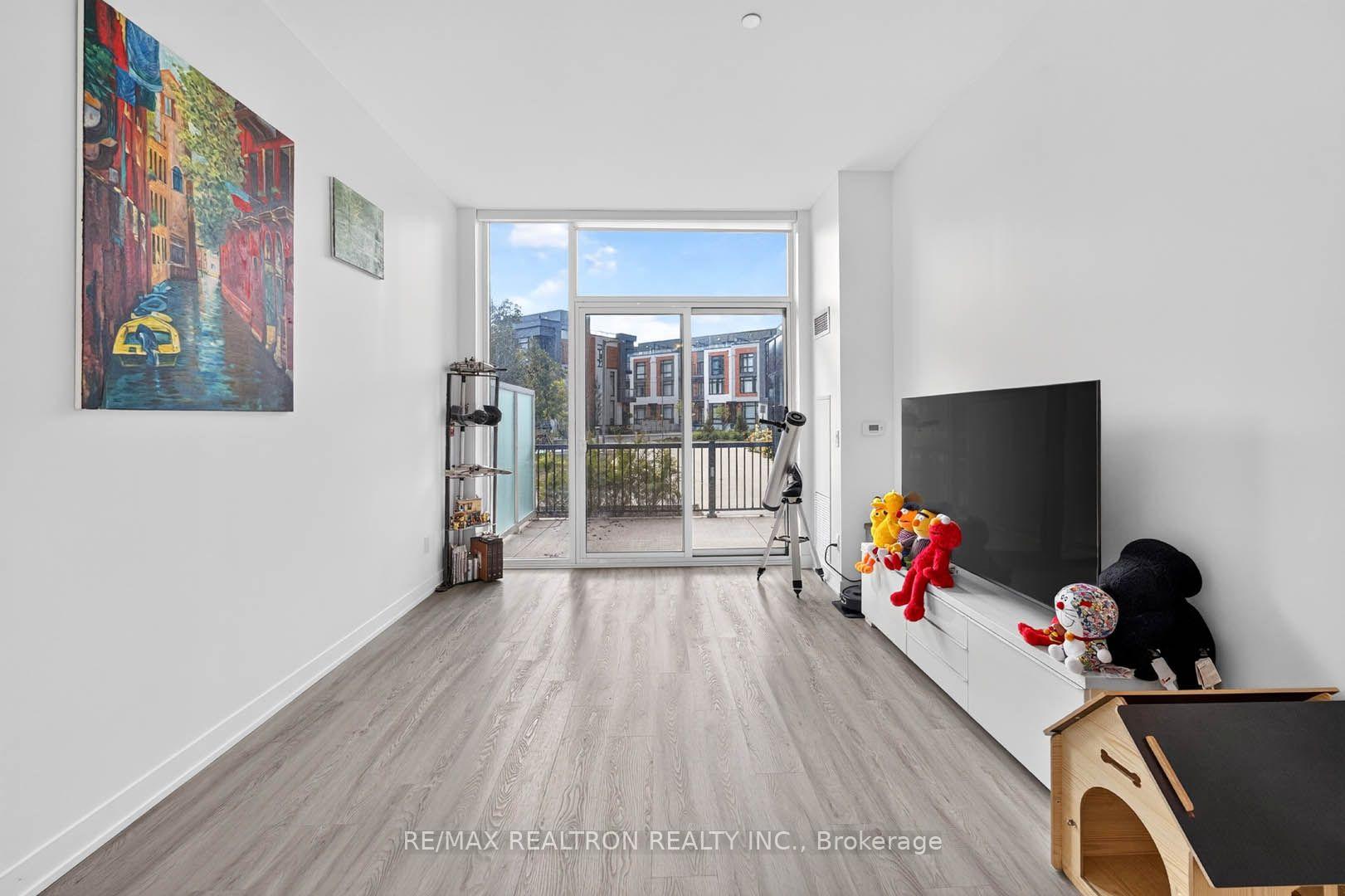 Photo 10 of Unit 115, 6 David Eyer Road, Richmond Hill, Rural Richmond Hill — HOMEH