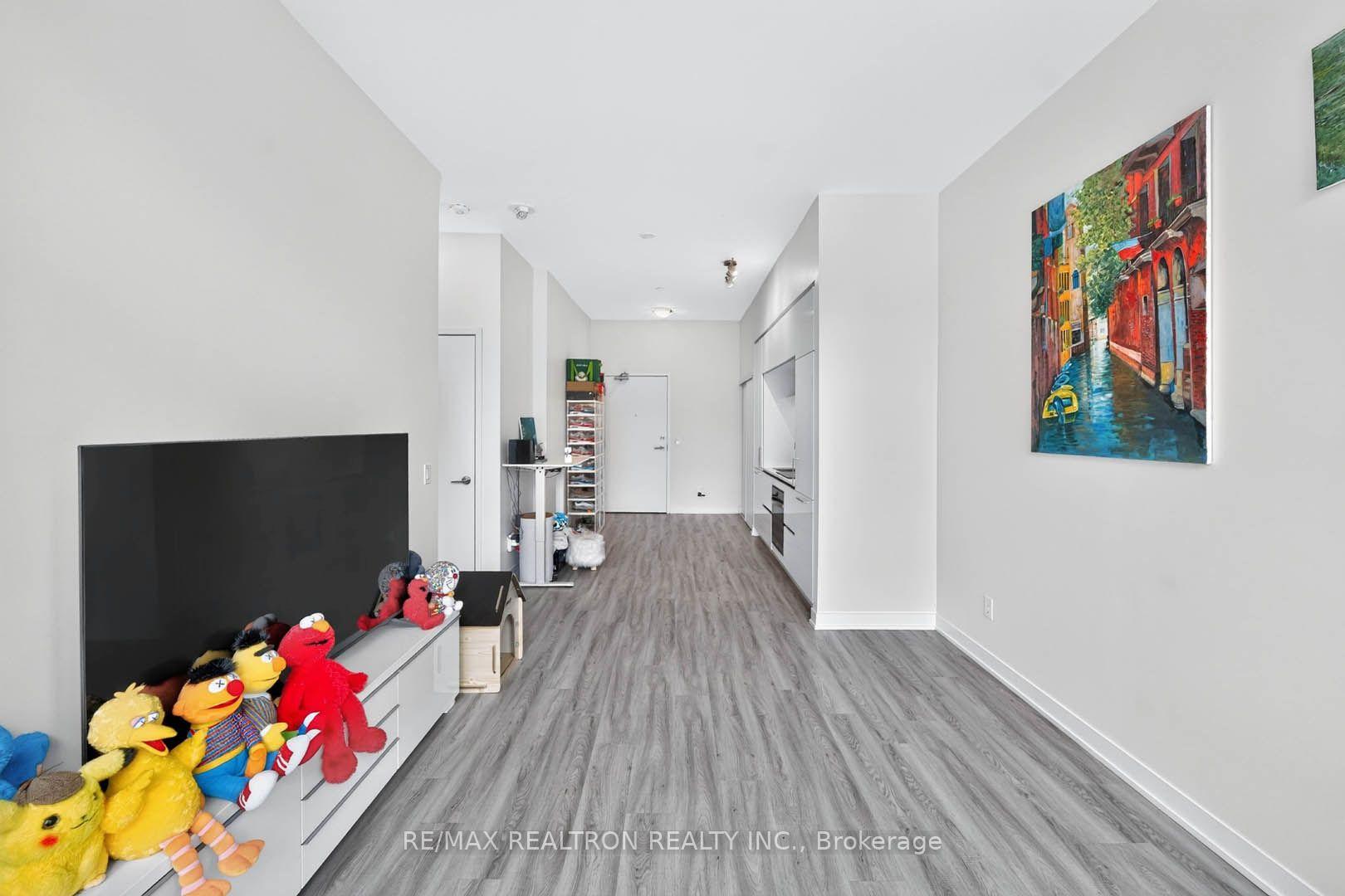 Photo 11 of Unit 115, 6 David Eyer Road, Richmond Hill, Rural Richmond Hill — HOMEH