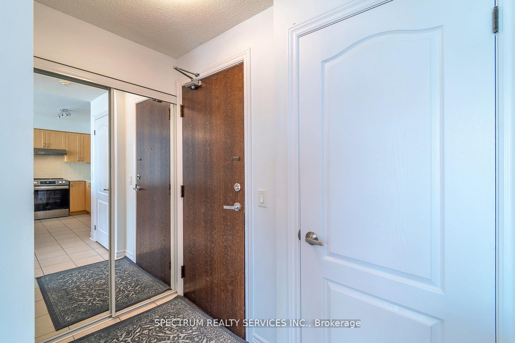 Photo 6 of Unit 904, 15 North Park Road, Vaughan, Beverley Glen — HOMEH