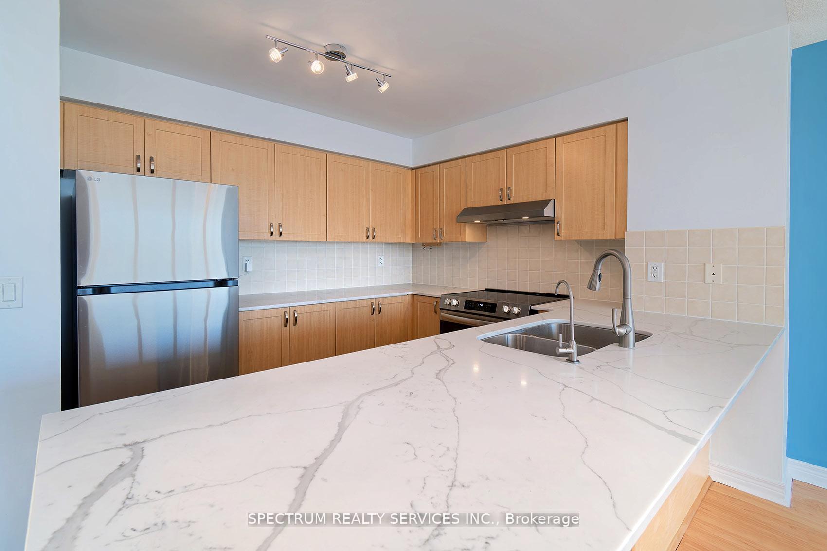 Photo 7 of Unit 904, 15 North Park Road, Vaughan, Beverley Glen — HOMEH