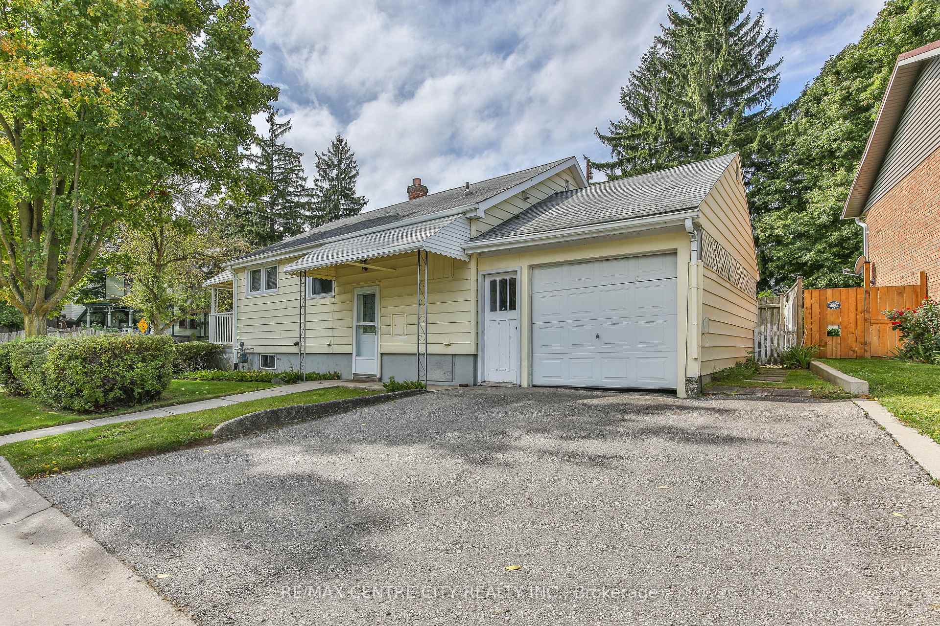 Photo 5 of 10 Concession Street E, Tillsonburg — HOMEH