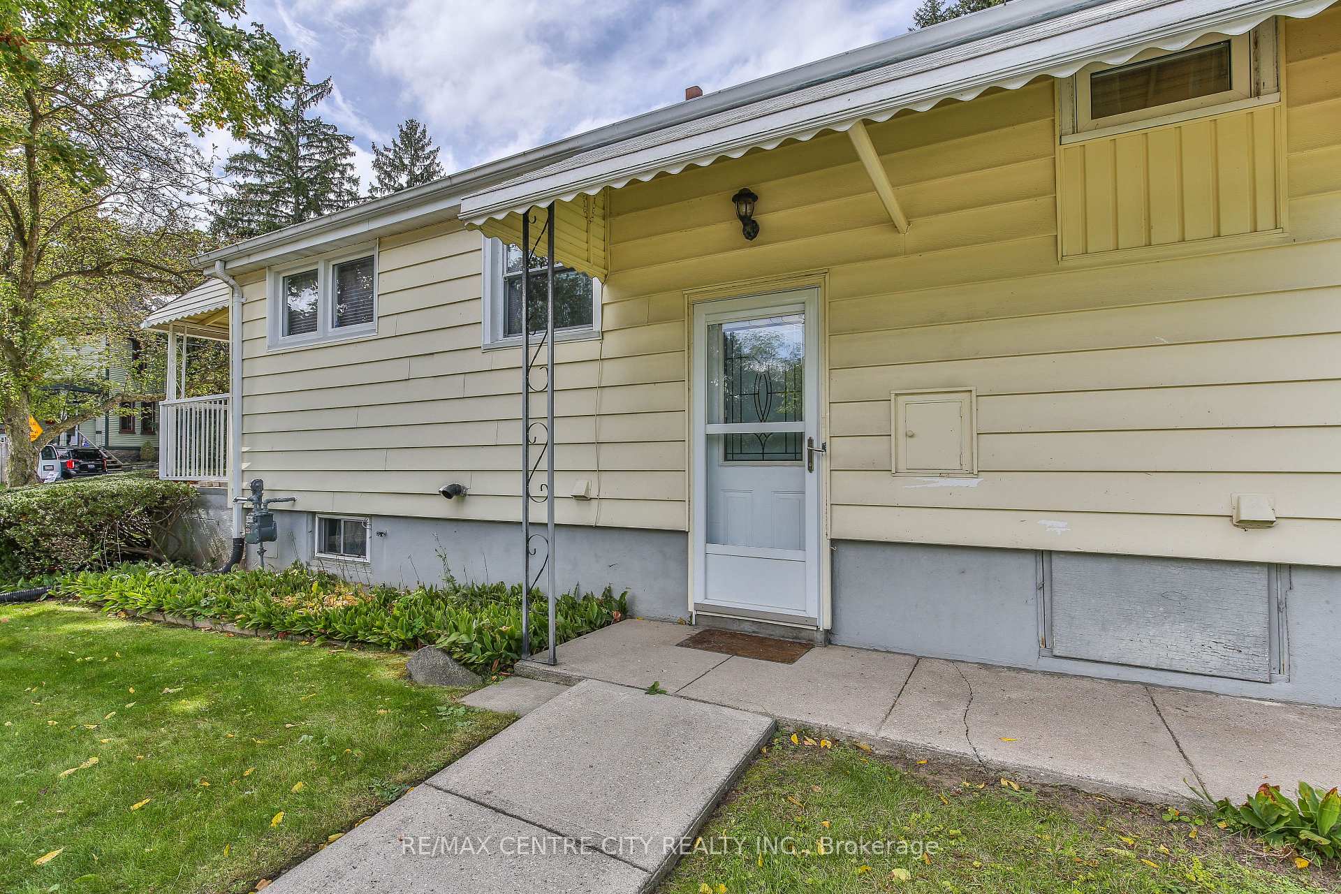 Photo 6 of 10 Concession Street E, Tillsonburg — HOMEH