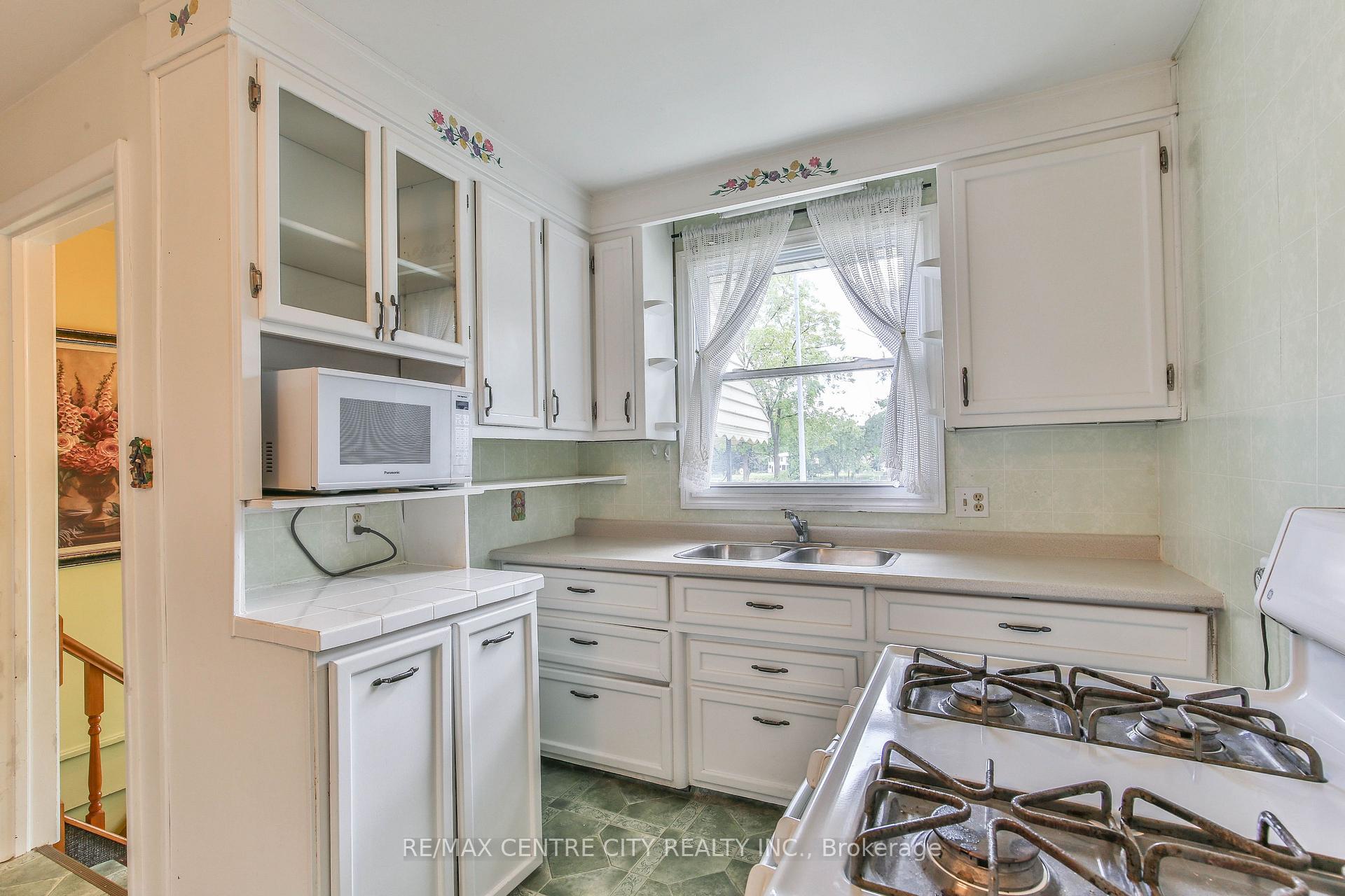 Photo 12 of 10 Concession Street E, Tillsonburg — HOMEH