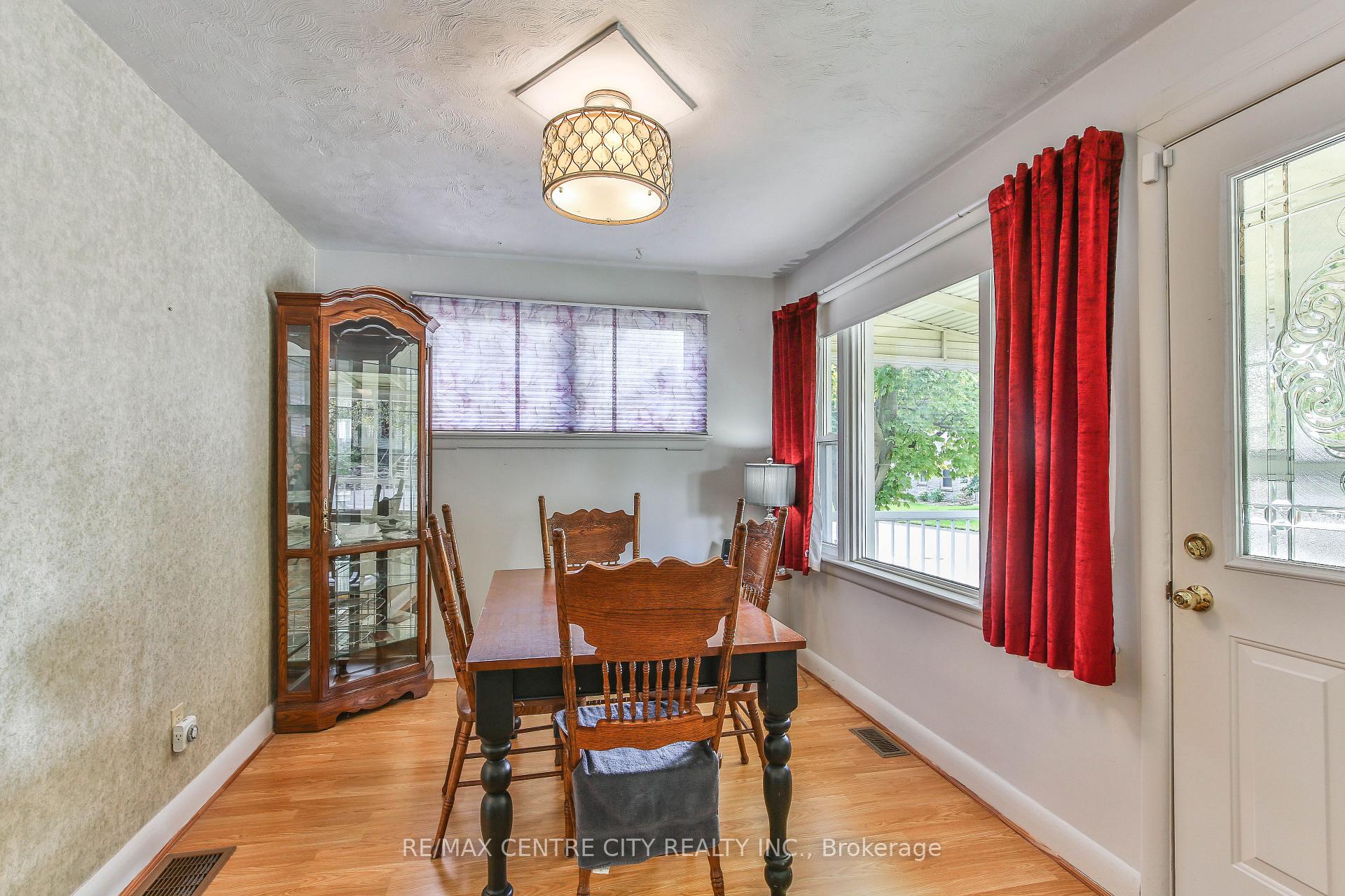 Photo 14 of 10 Concession Street E, Tillsonburg — HOMEH