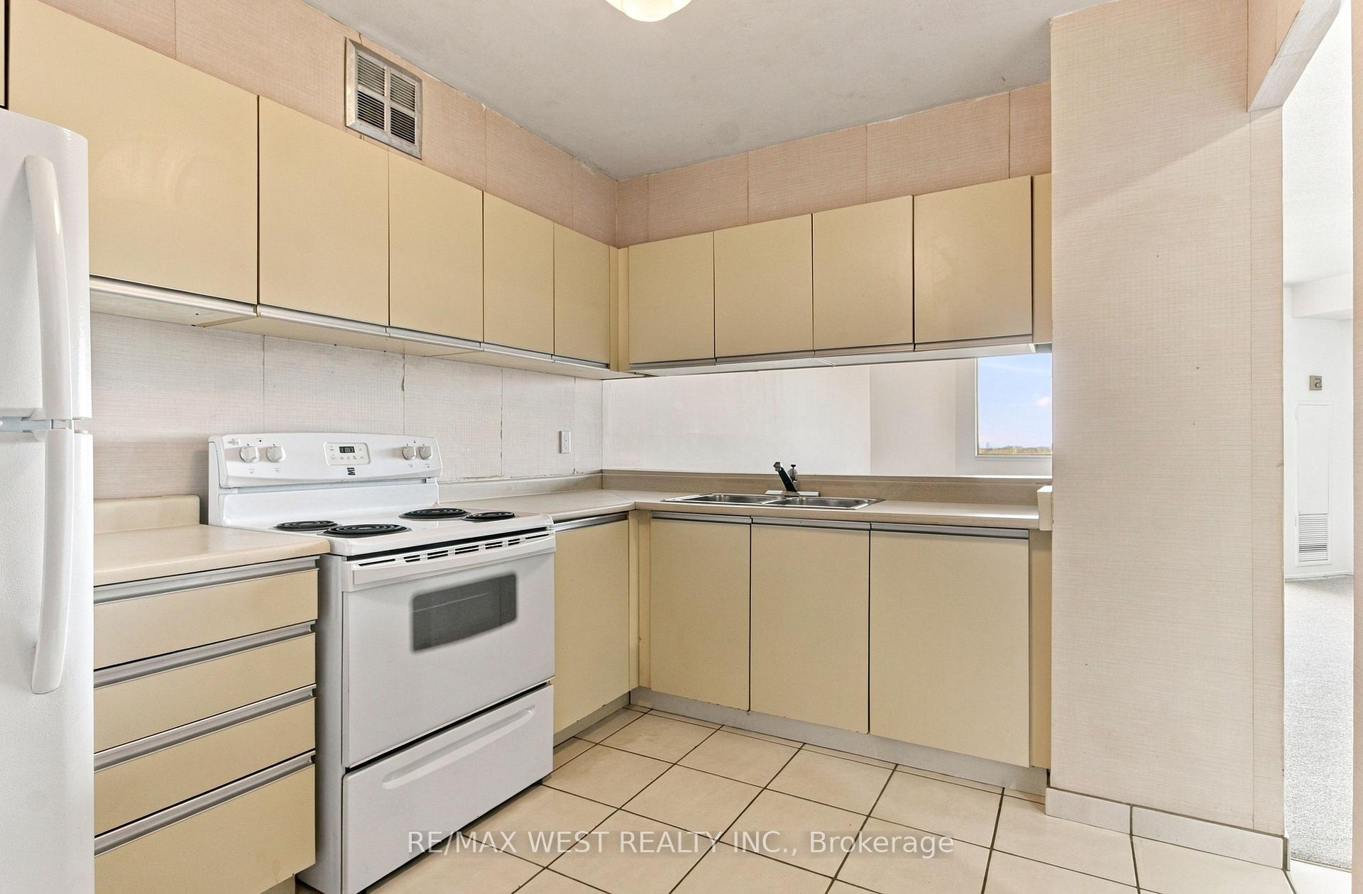 Photo 7 of Unit 2107, 234 Albion Road, Etobicoke, Elms-Old Rexdale — HOMEH