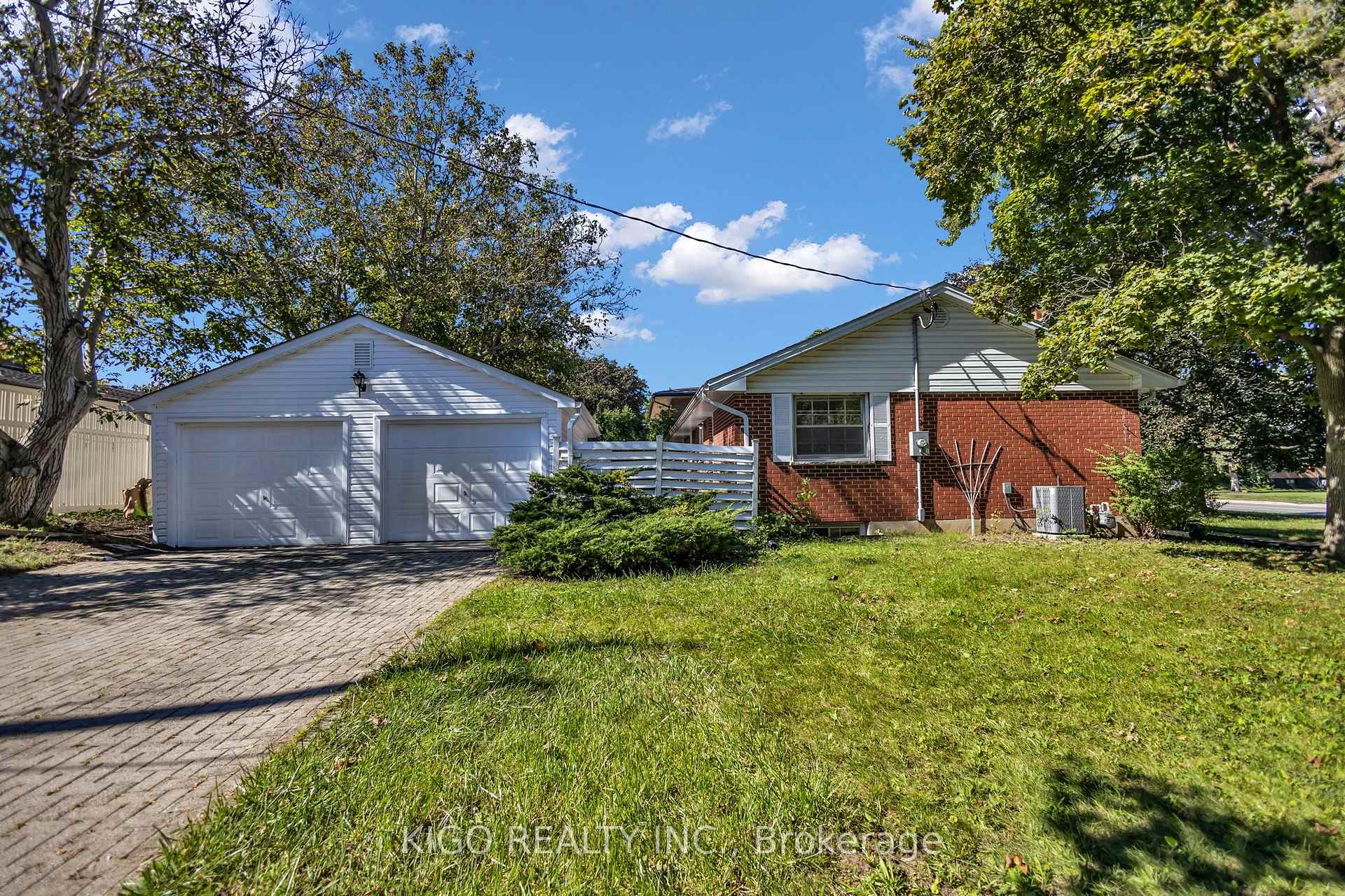 Photo 9 of 467 Base Line Road, London, South G — HOMEH