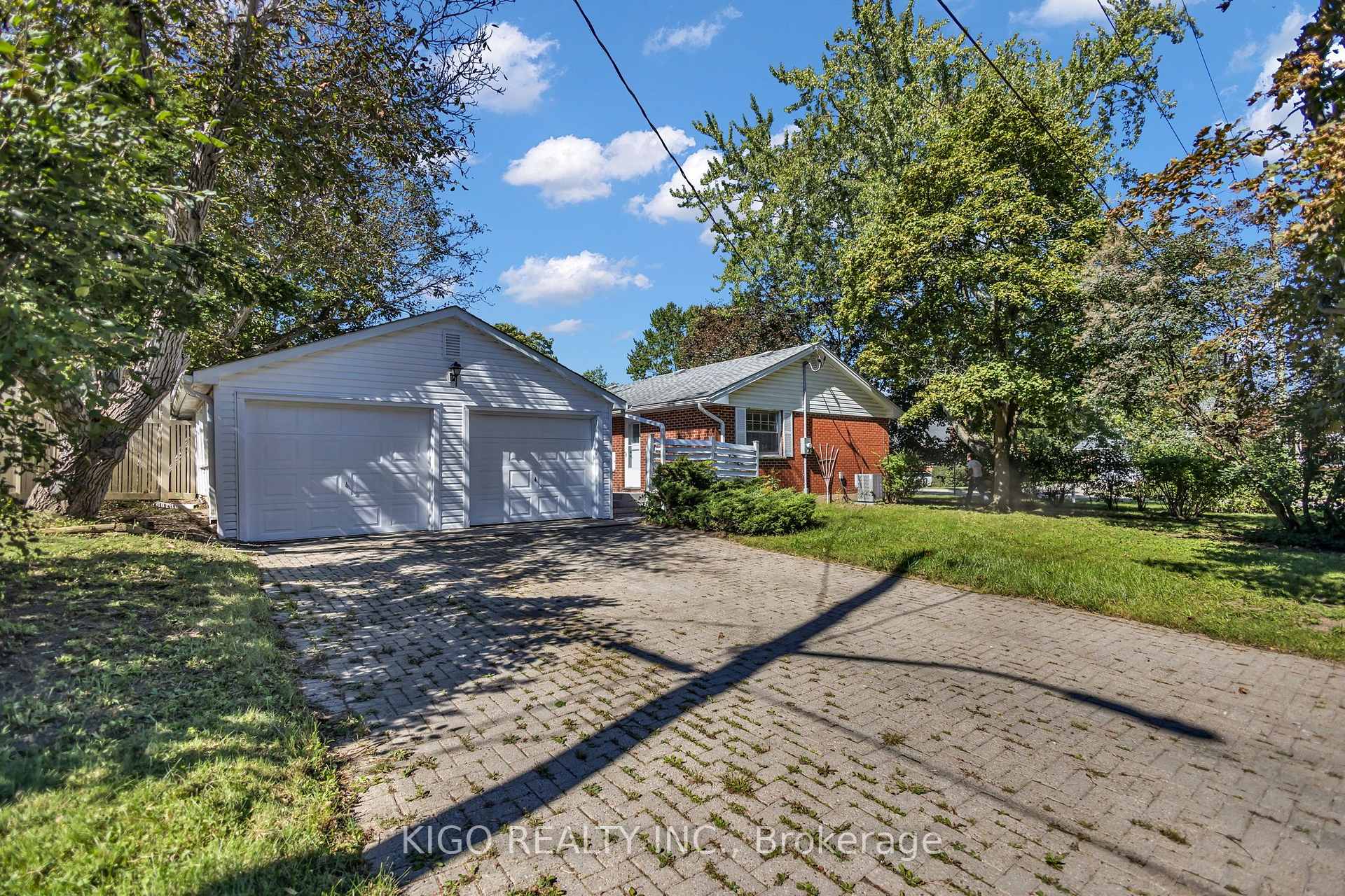 Photo 11 of 467 Base Line Road, London, South G — HOMEH
