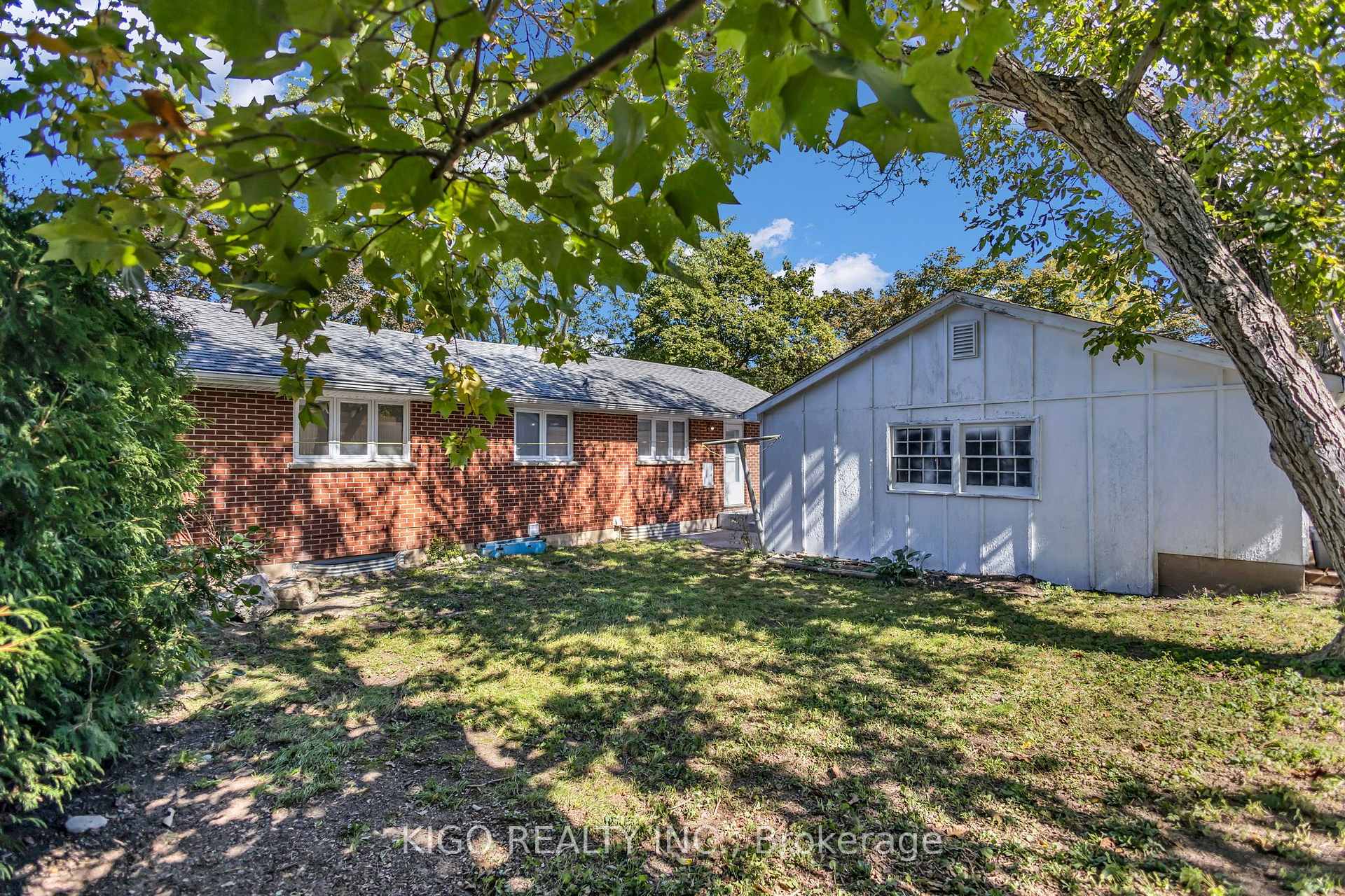 Photo 13 of 467 Base Line Road, London, South G — HOMEH
