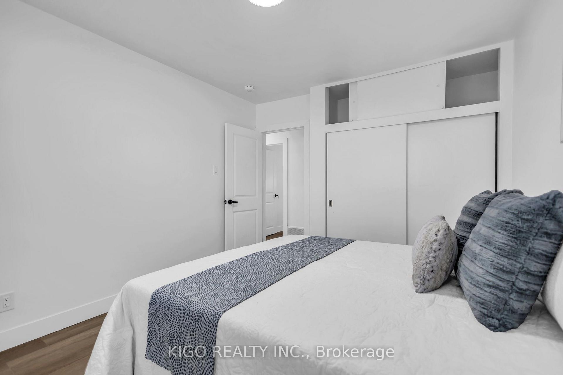 Photo 25 of 467 Base Line Road, London, South G — HOMEH