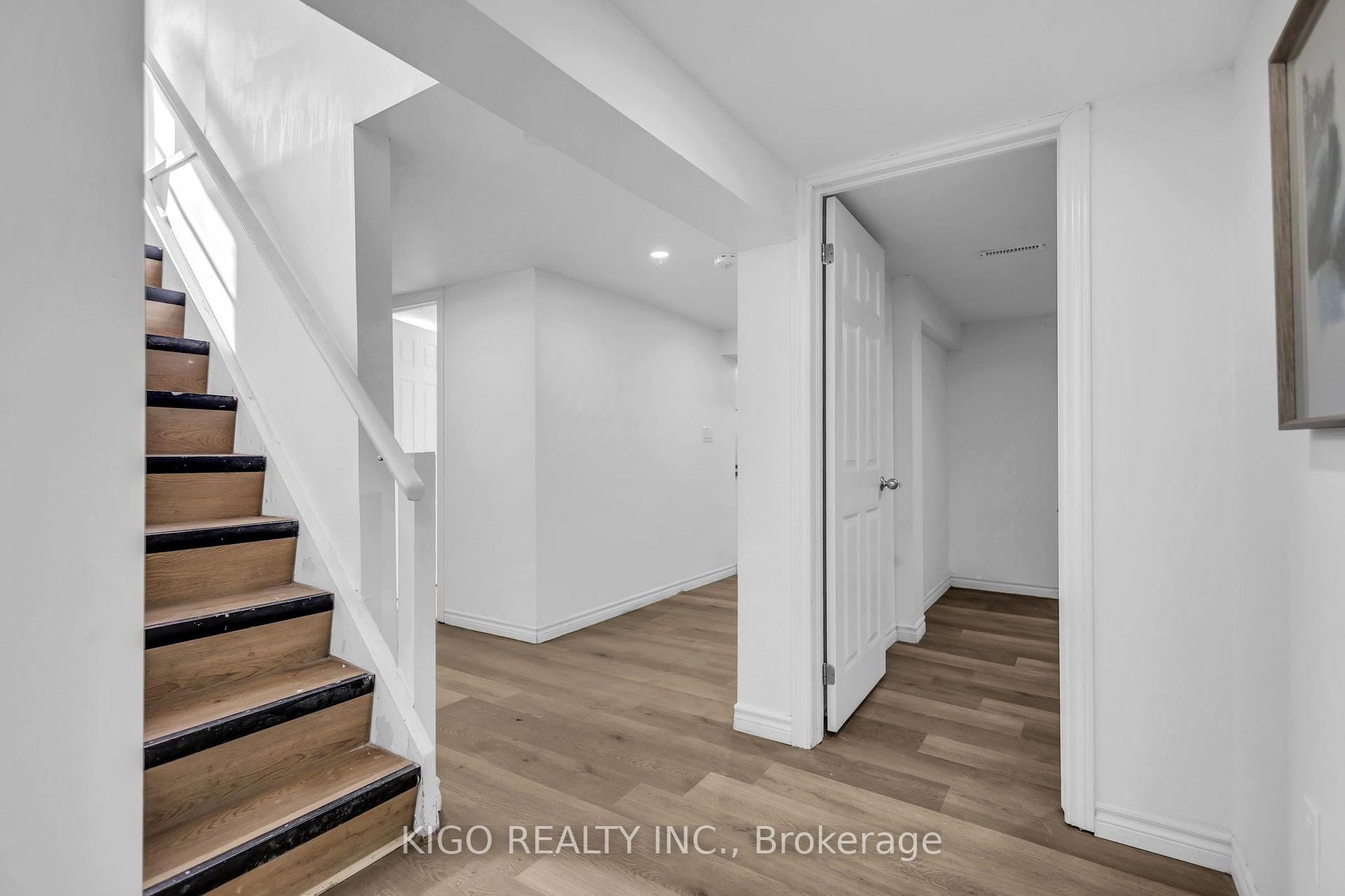 Photo 30 of 467 Base Line Road, London, South G — HOMEH