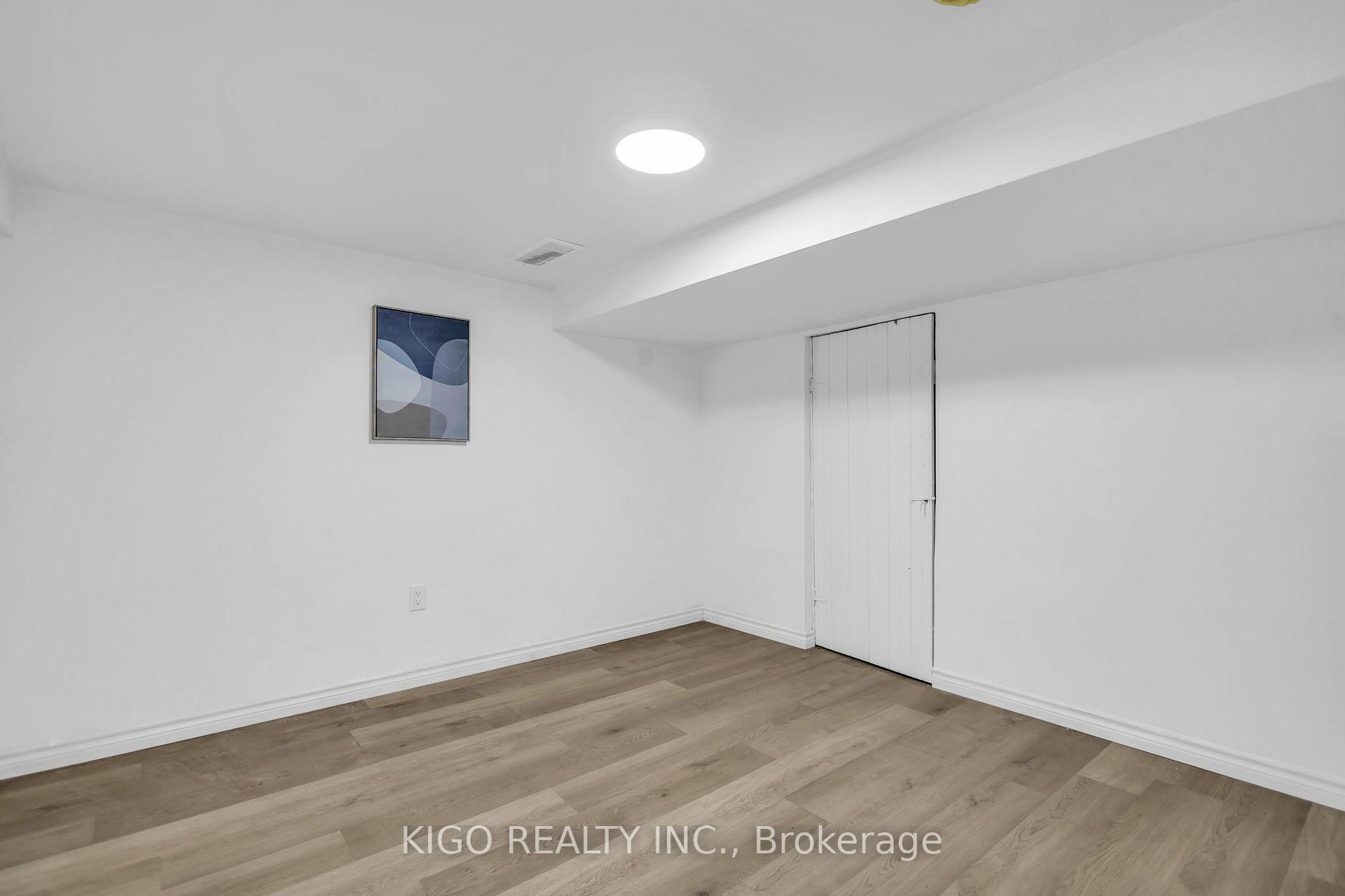 Photo 32 of 467 Base Line Road, London, South G — HOMEH