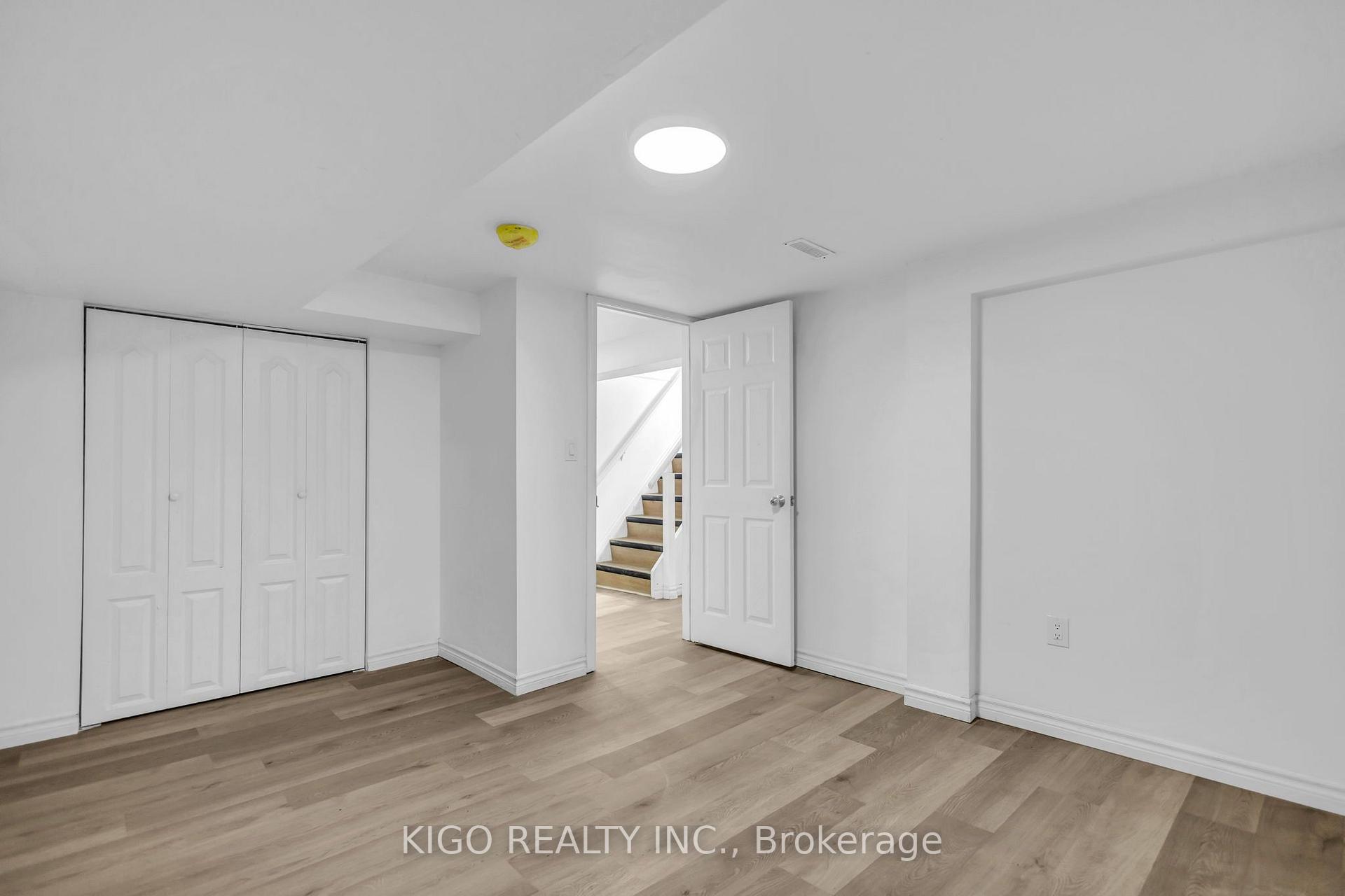 Photo 34 of 467 Base Line Road, London, South G — HOMEH