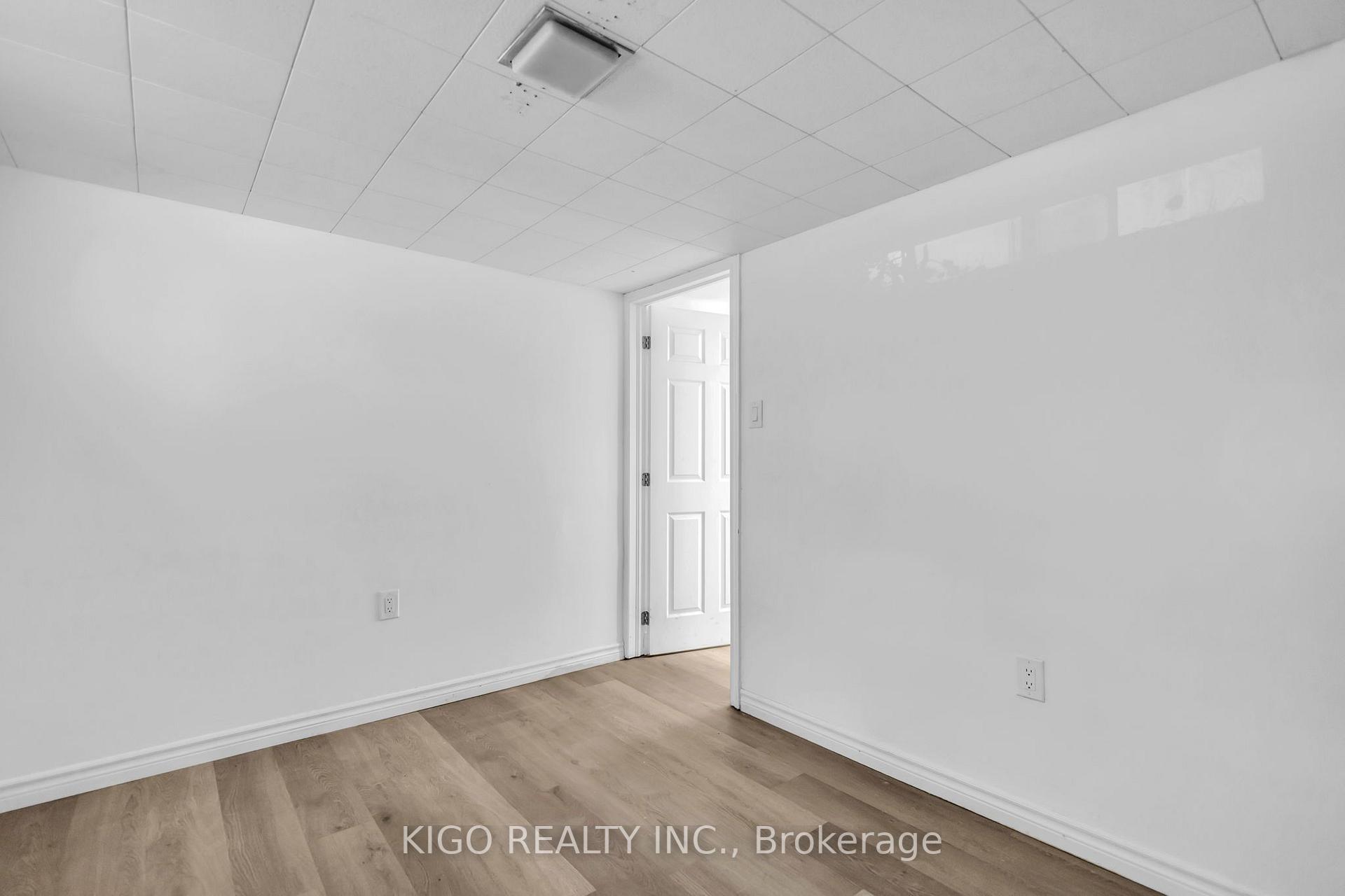 Photo 36 of 467 Base Line Road, London, South G — HOMEH