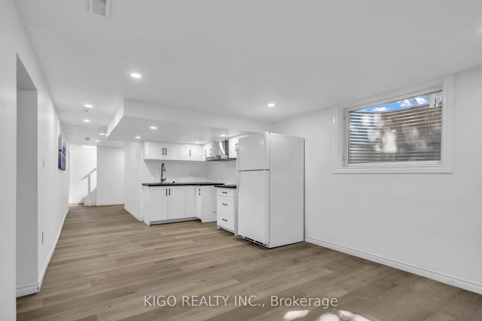 Photo 41 of 467 Base Line Road, London, South G — HOMEH