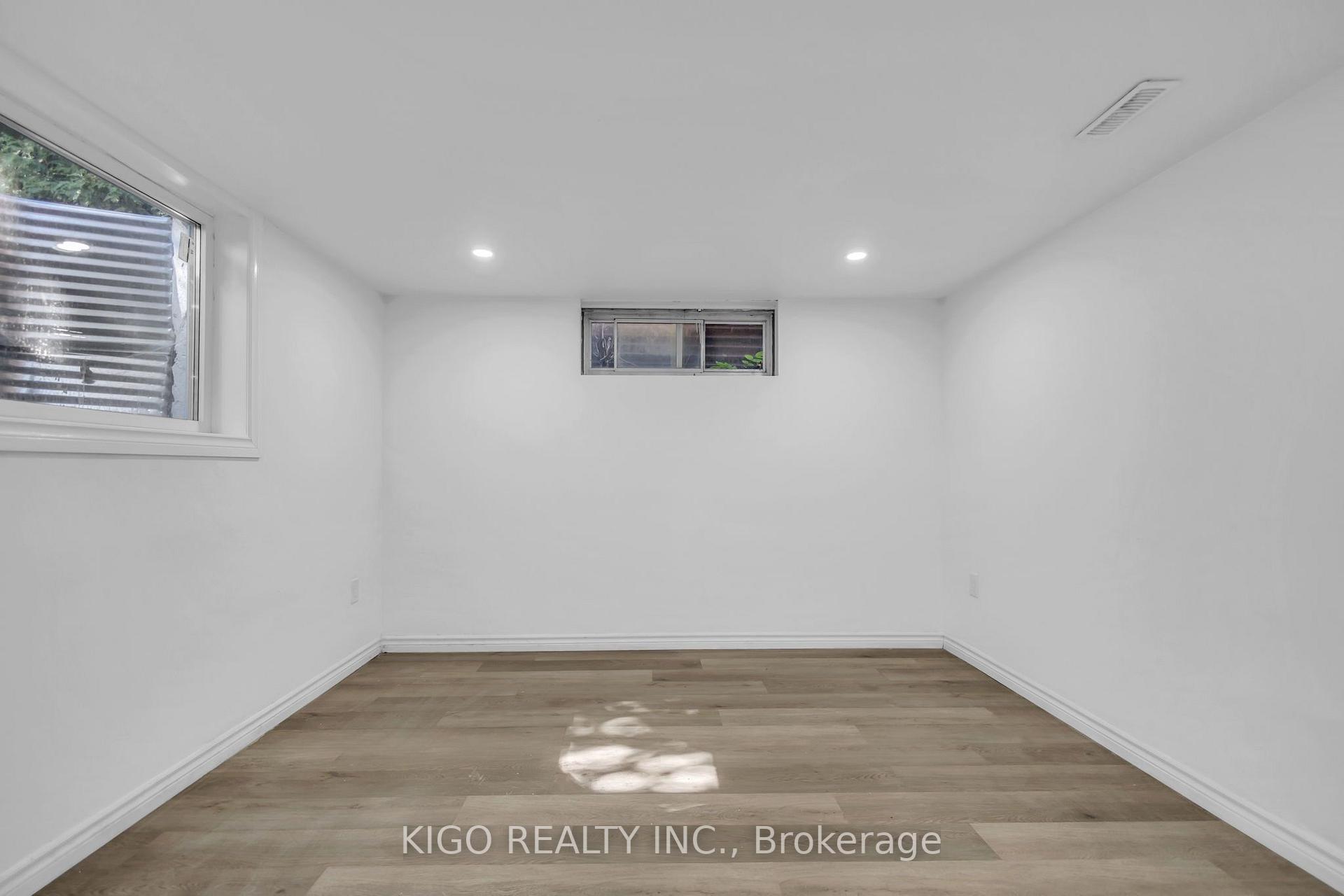 Photo 43 of 467 Base Line Road, London, South G — HOMEH