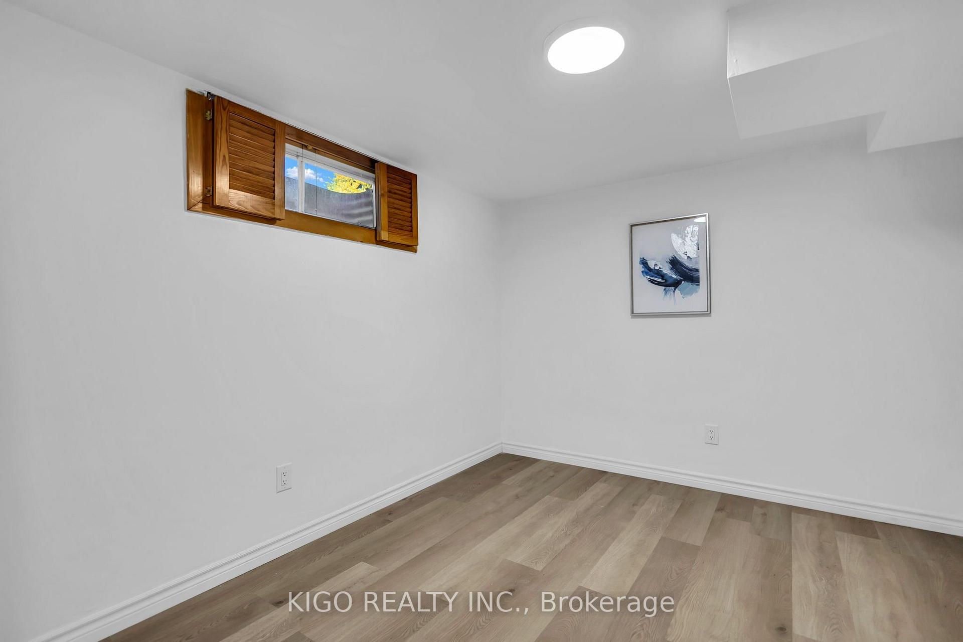 Photo 45 of 467 Base Line Road, London, South G — HOMEH
