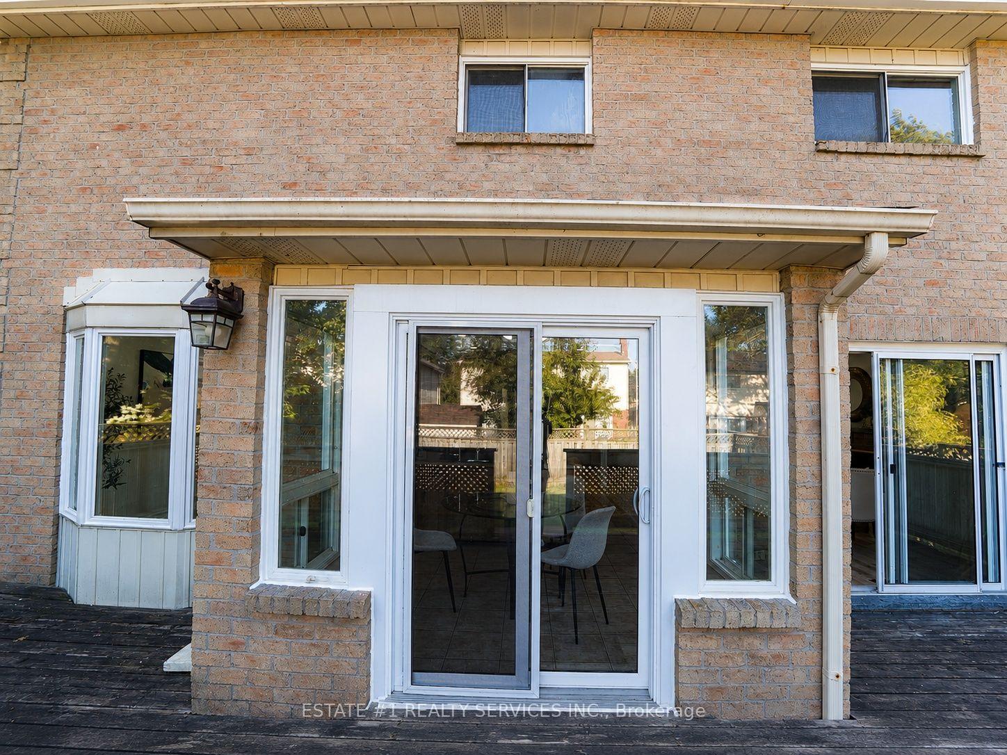 Photo 5 of 35 Golden Meadow Drive, Kitchener, Forest Heights — HOMEH