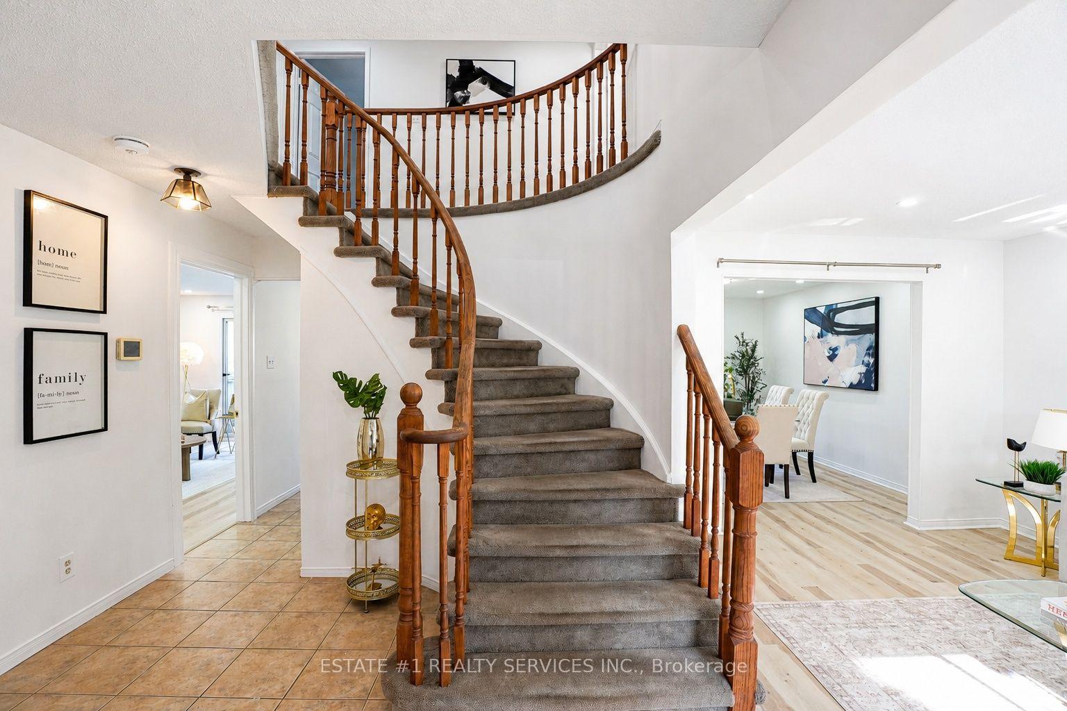 Photo 7 of 35 Golden Meadow Drive, Kitchener, Forest Heights — HOMEH