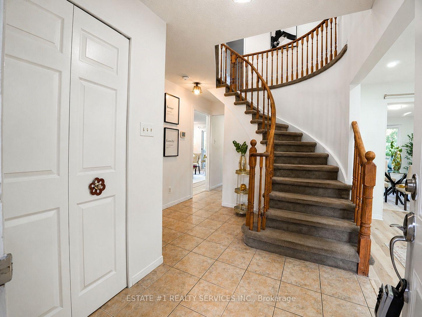 Photo 8 of 35 Golden Meadow Drive, Kitchener, Forest Heights — HOMEH