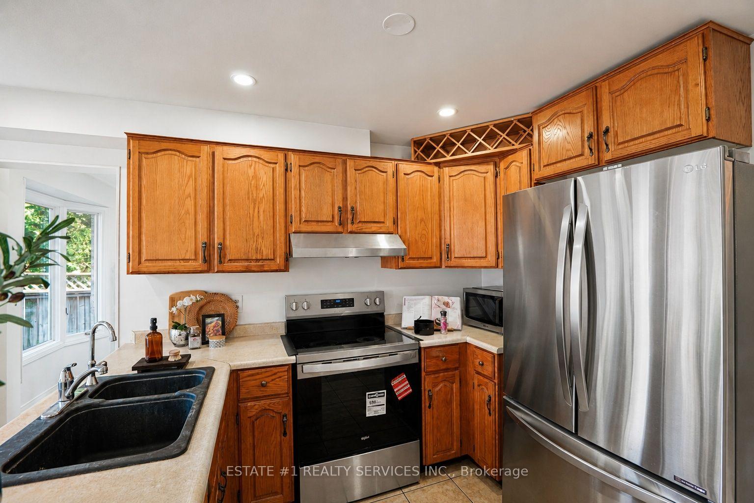 Photo 15 of 35 Golden Meadow Drive, Kitchener, Forest Heights — HOMEH