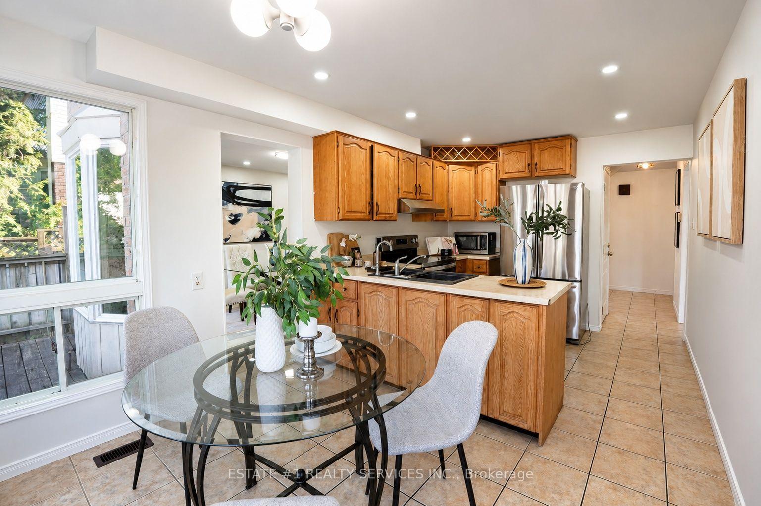 Photo 16 of 35 Golden Meadow Drive, Kitchener, Forest Heights — HOMEH
