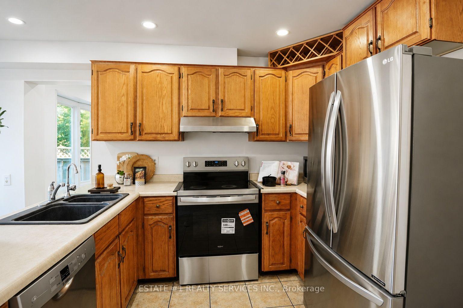 Photo 17 of 35 Golden Meadow Drive, Kitchener, Forest Heights — HOMEH