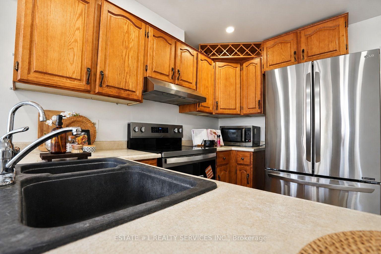 Photo 18 of 35 Golden Meadow Drive, Kitchener, Forest Heights — HOMEH