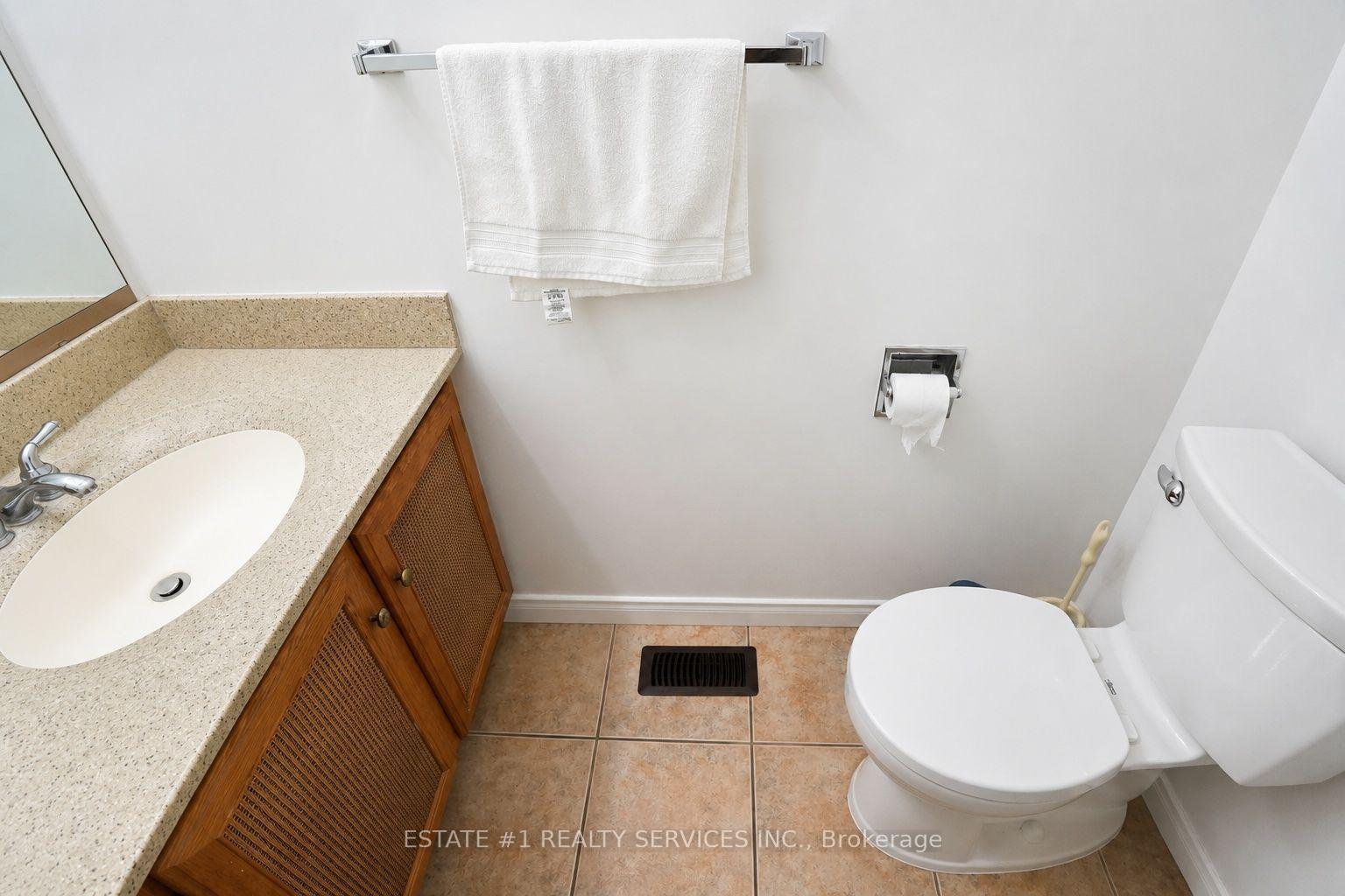Photo 21 of 35 Golden Meadow Drive, Kitchener, Forest Heights — HOMEH