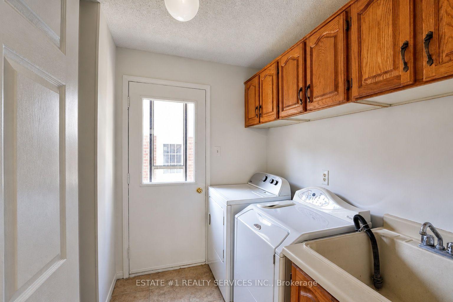 Photo 22 of 35 Golden Meadow Drive, Kitchener, Forest Heights — HOMEH