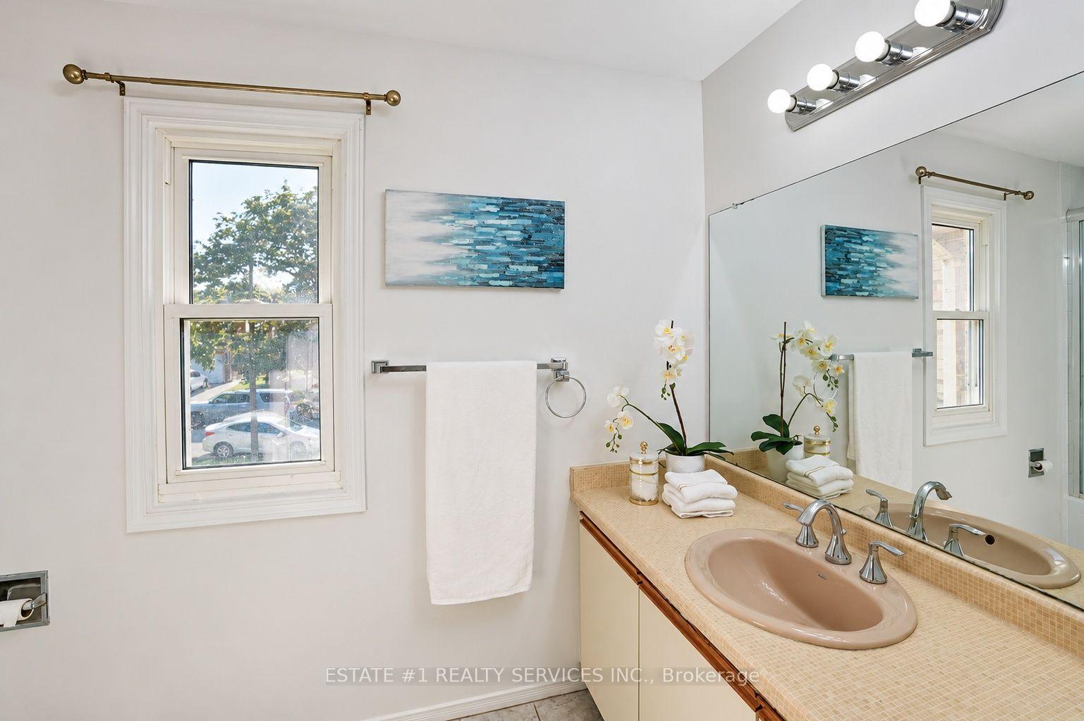 Photo 32 of 35 Golden Meadow Drive, Kitchener, Forest Heights — HOMEH
