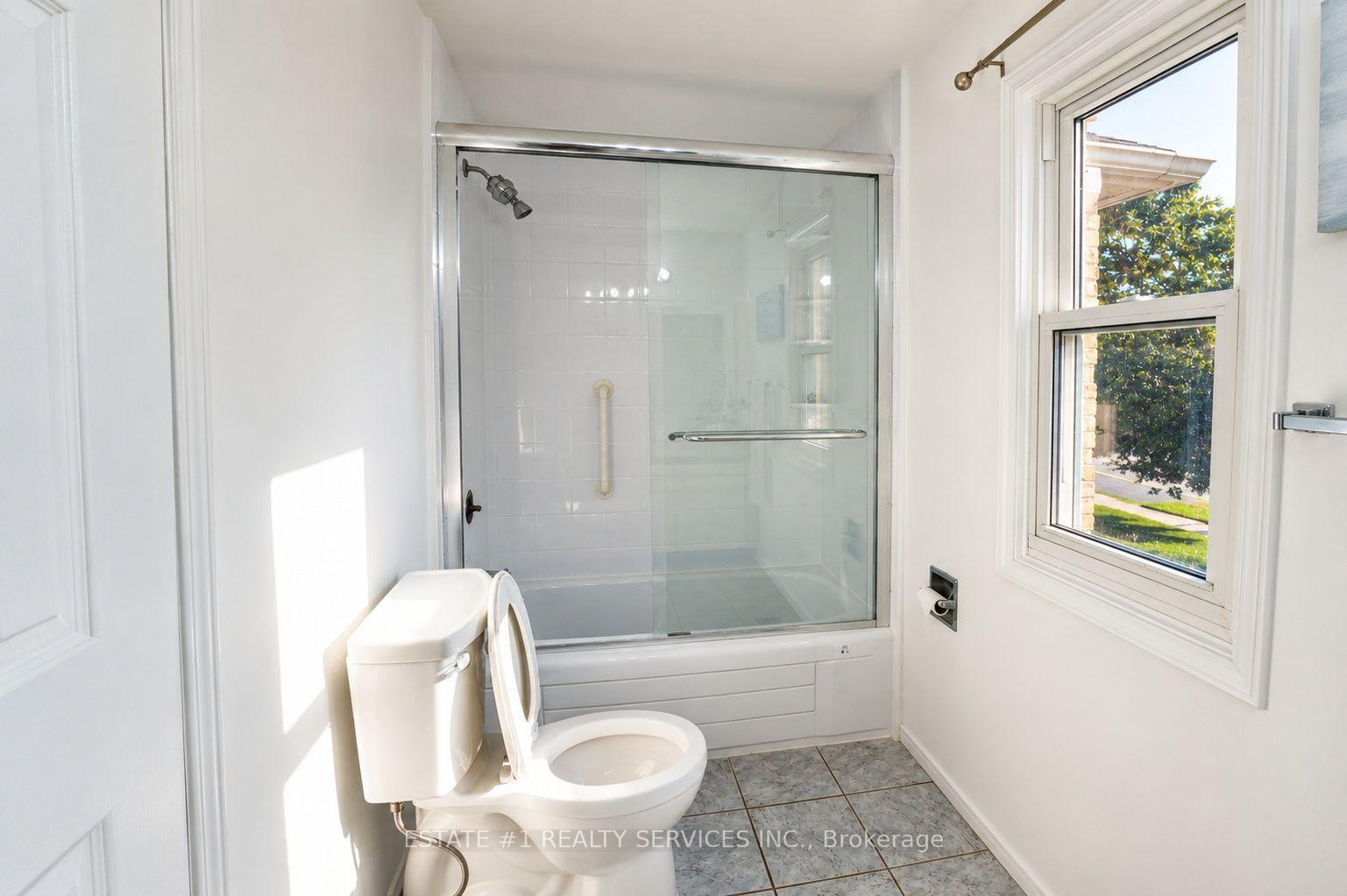 Photo 33 of 35 Golden Meadow Drive, Kitchener, Forest Heights — HOMEH