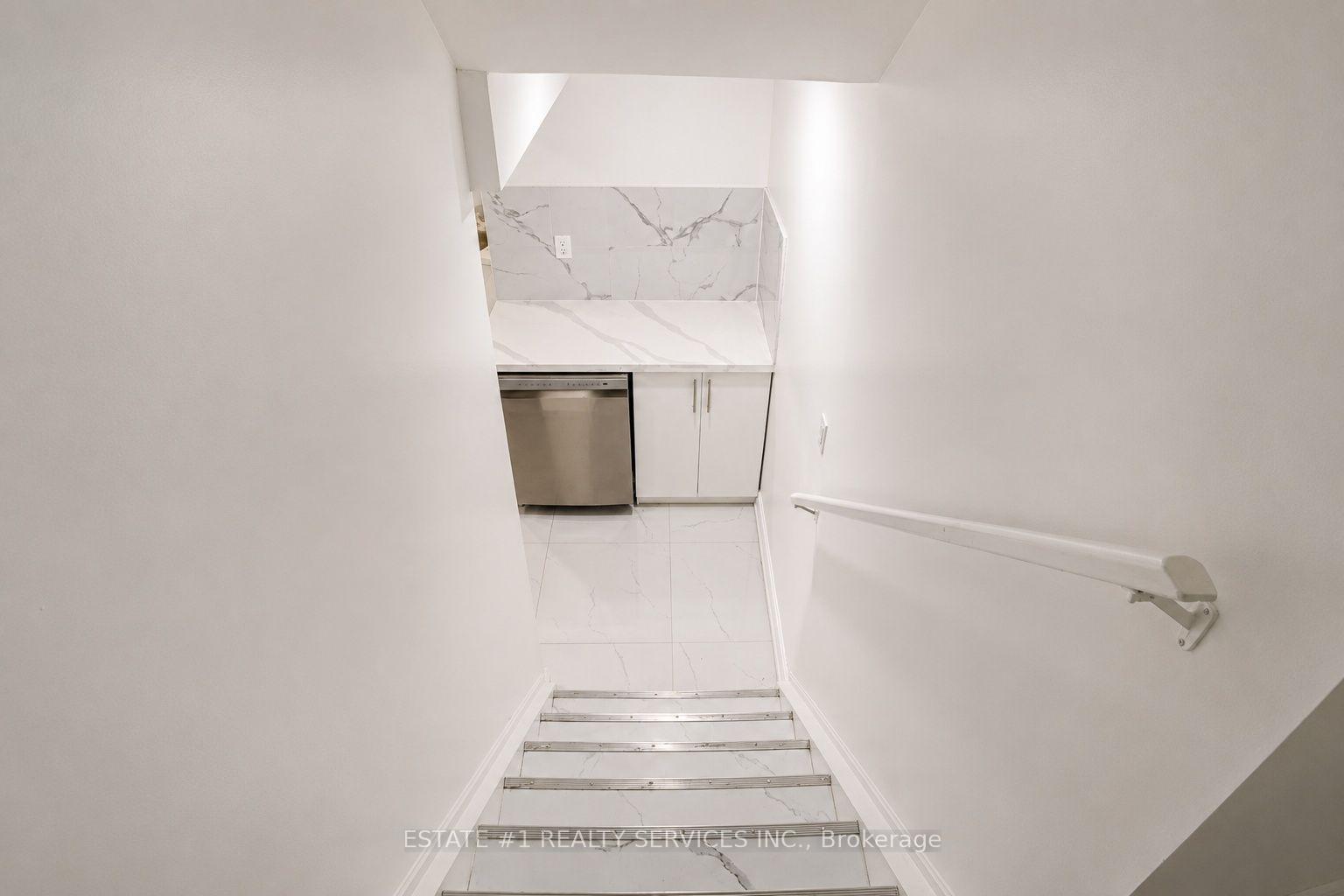 Photo 34 of 35 Golden Meadow Drive, Kitchener, Forest Heights — HOMEH