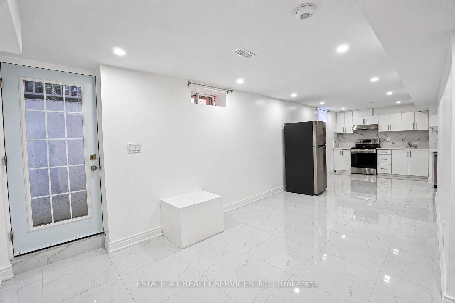 Photo 36 of 35 Golden Meadow Drive, Kitchener, Forest Heights — HOMEH