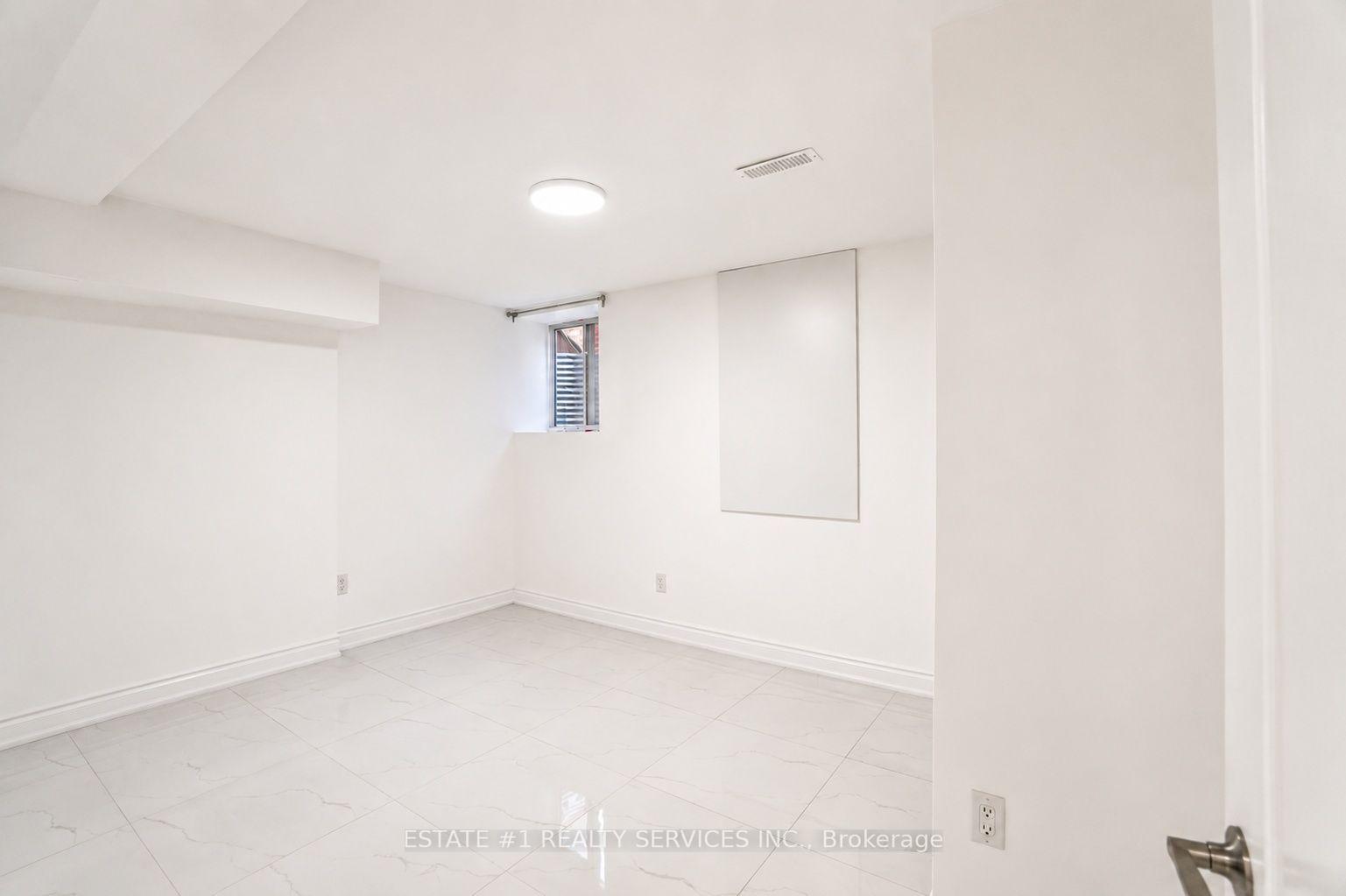 Photo 38 of 35 Golden Meadow Drive, Kitchener, Forest Heights — HOMEH