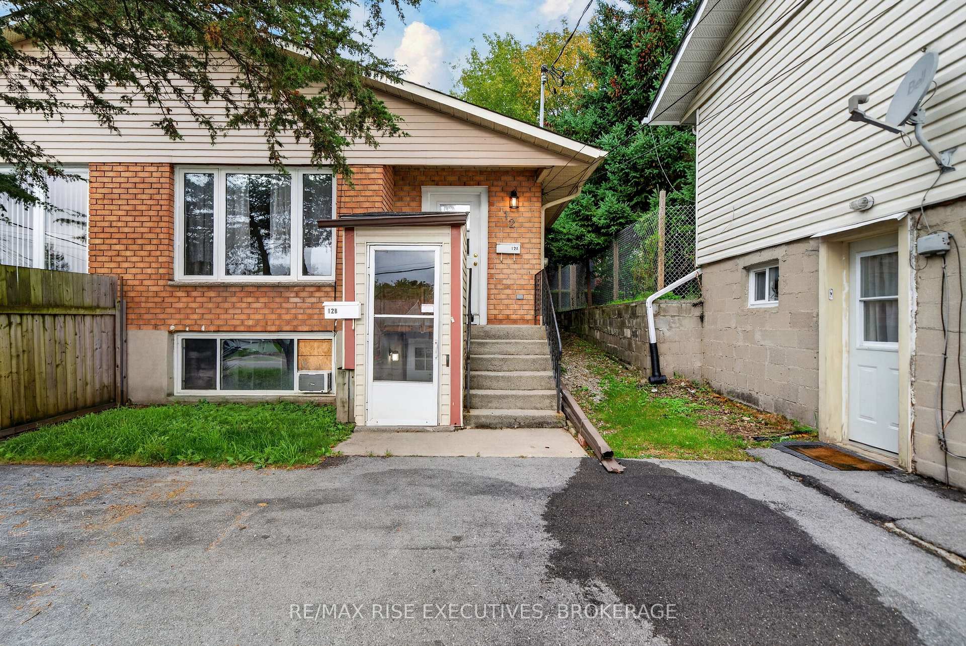 Photo 3 of 12 Shaw Street, Kingston, Rideau — HOMEH