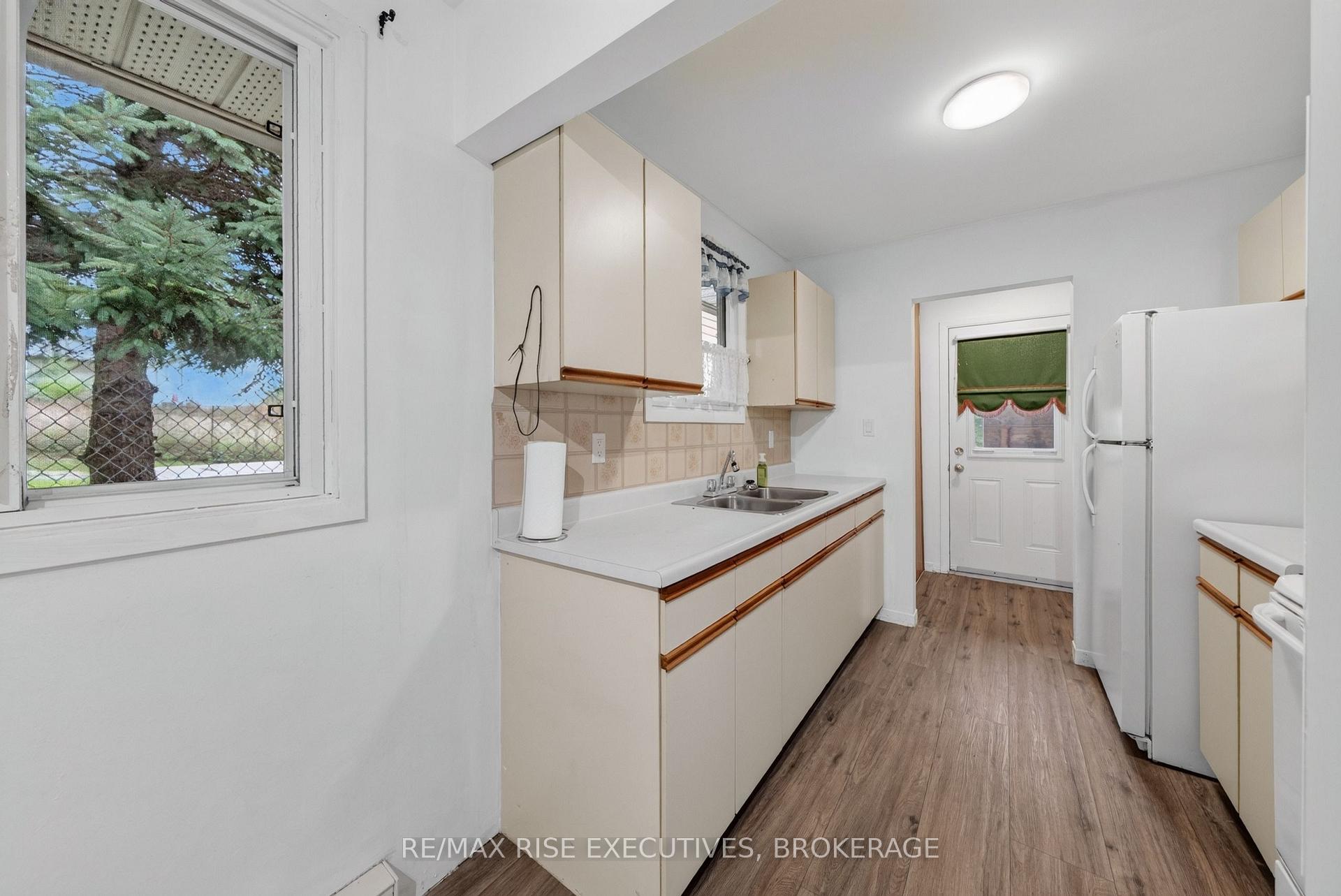 Photo 8 of 12 Shaw Street, Kingston, Rideau — HOMEH