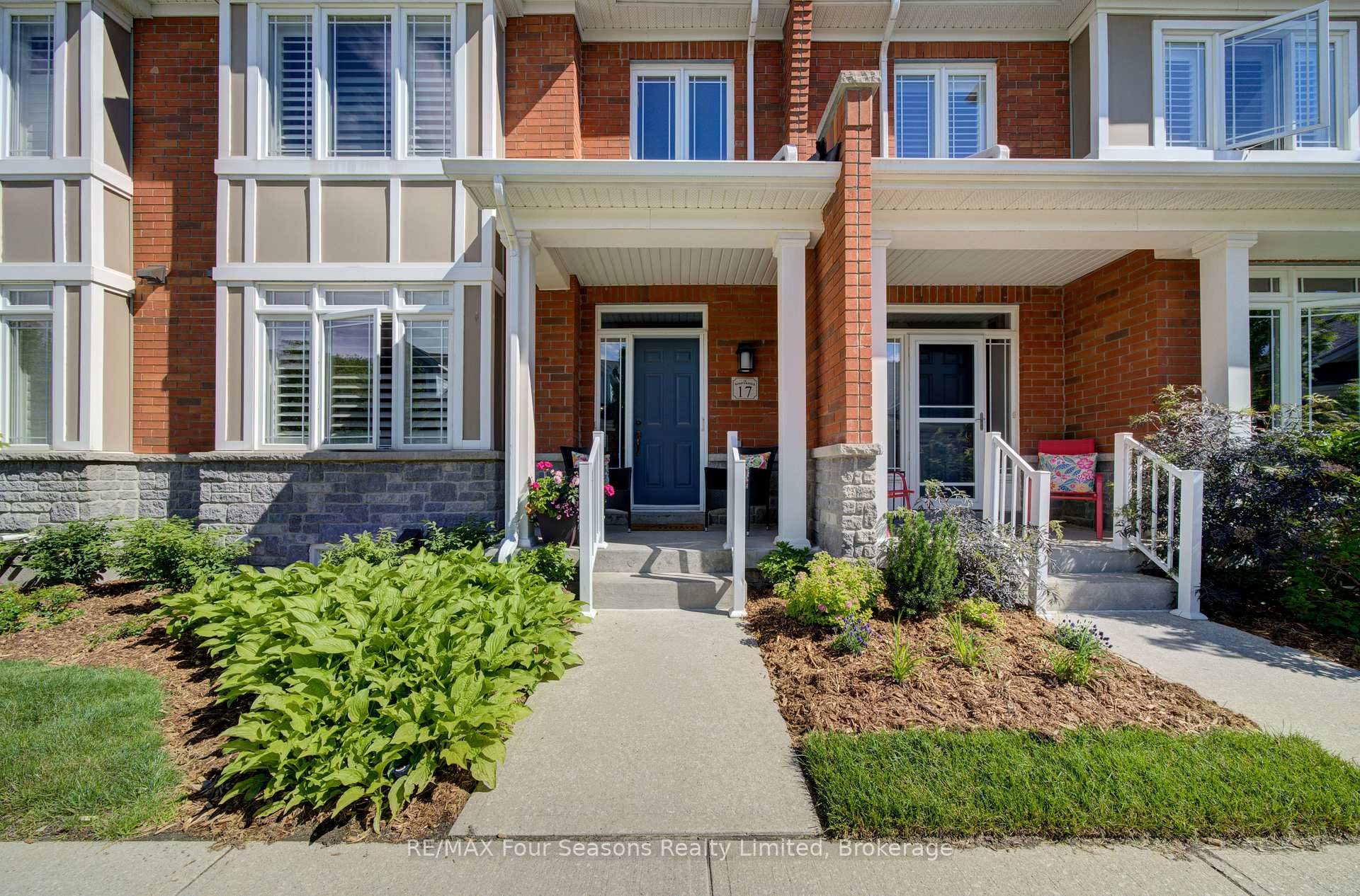 Photo 2 of 17 Collship Lane, Collingwood — HOMEH