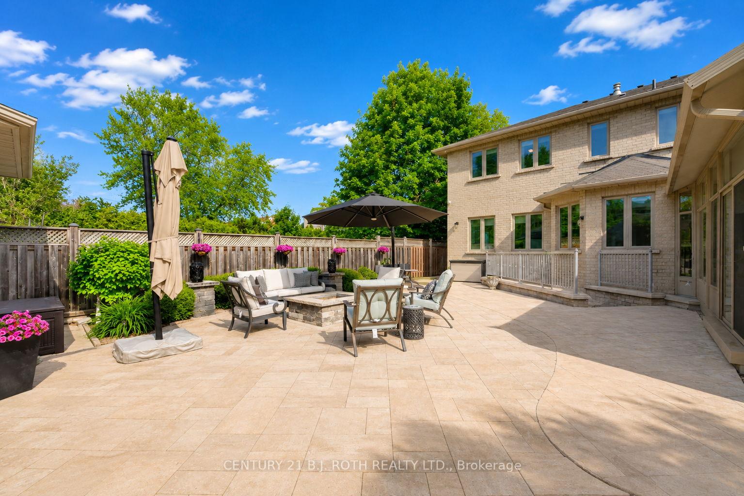 Photo 2 of 20 Creston Road, North York, Yorkdale-Glen Park — HOMEH