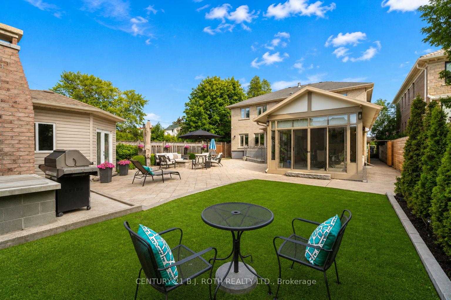 Photo 3 of 20 Creston Road, North York, Yorkdale-Glen Park — HOMEH