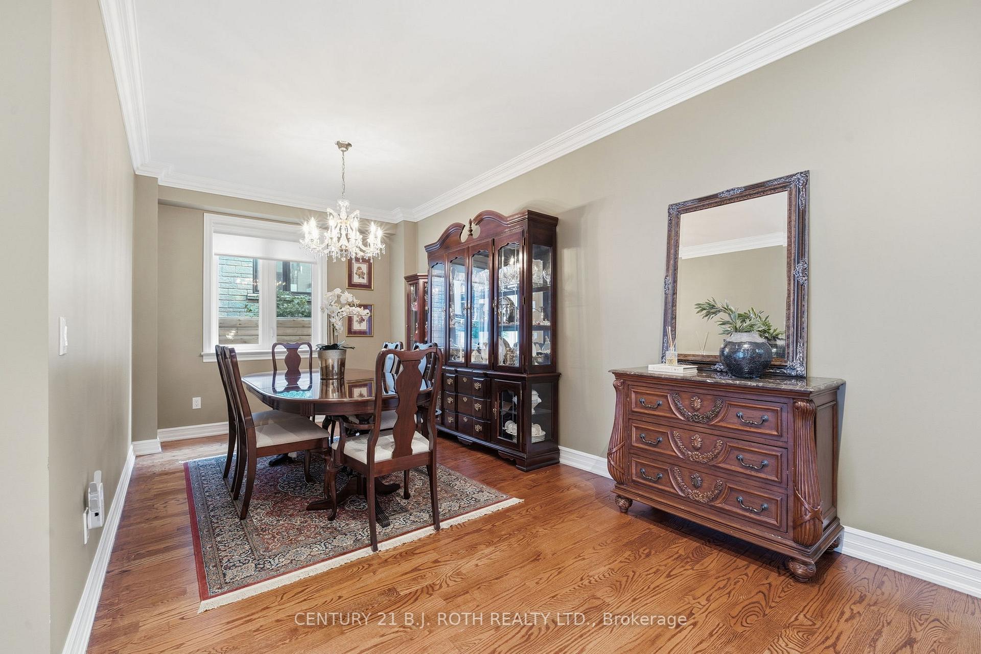 Photo 8 of 20 Creston Road, North York, Yorkdale-Glen Park — HOMEH