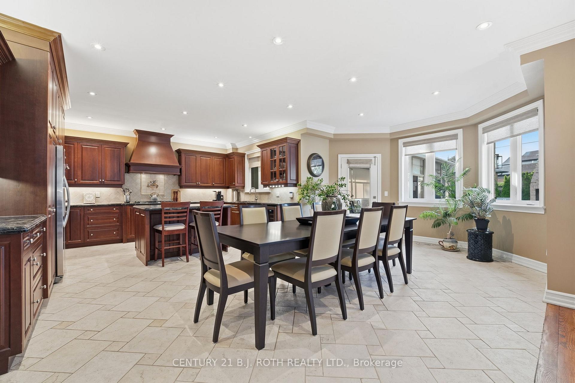 Photo 9 of 20 Creston Road, North York, Yorkdale-Glen Park — HOMEH