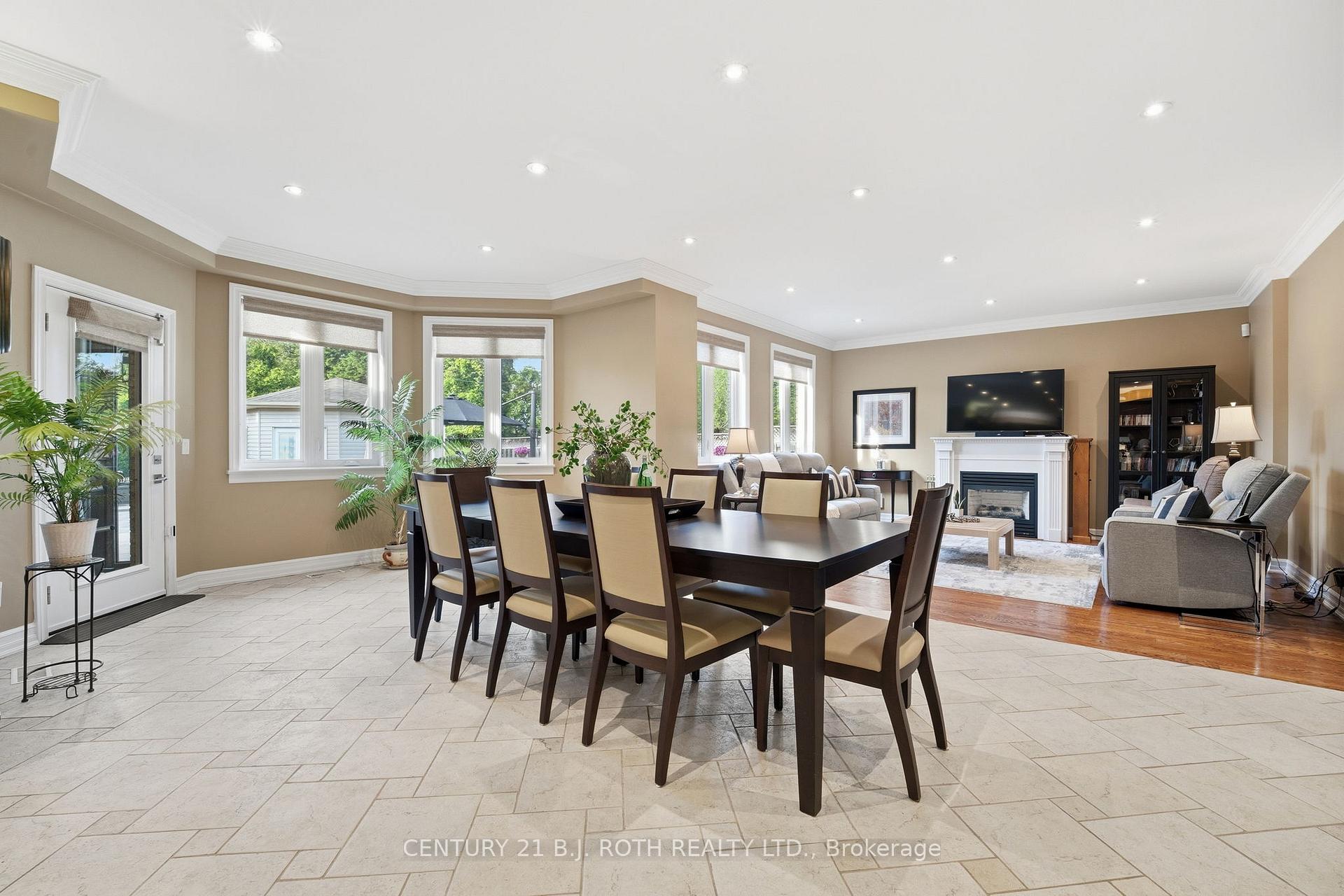 Photo 10 of 20 Creston Road, North York, Yorkdale-Glen Park — HOMEH