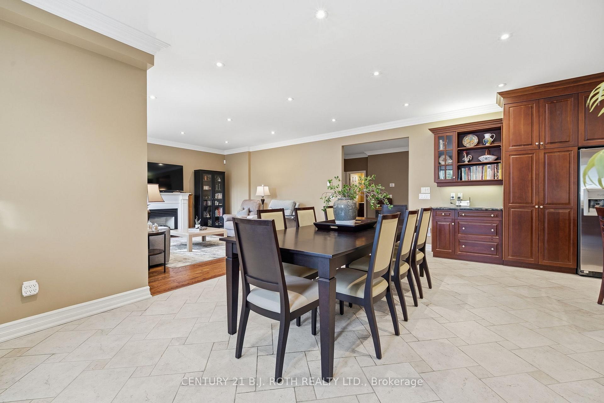 Photo 11 of 20 Creston Road, North York, Yorkdale-Glen Park — HOMEH