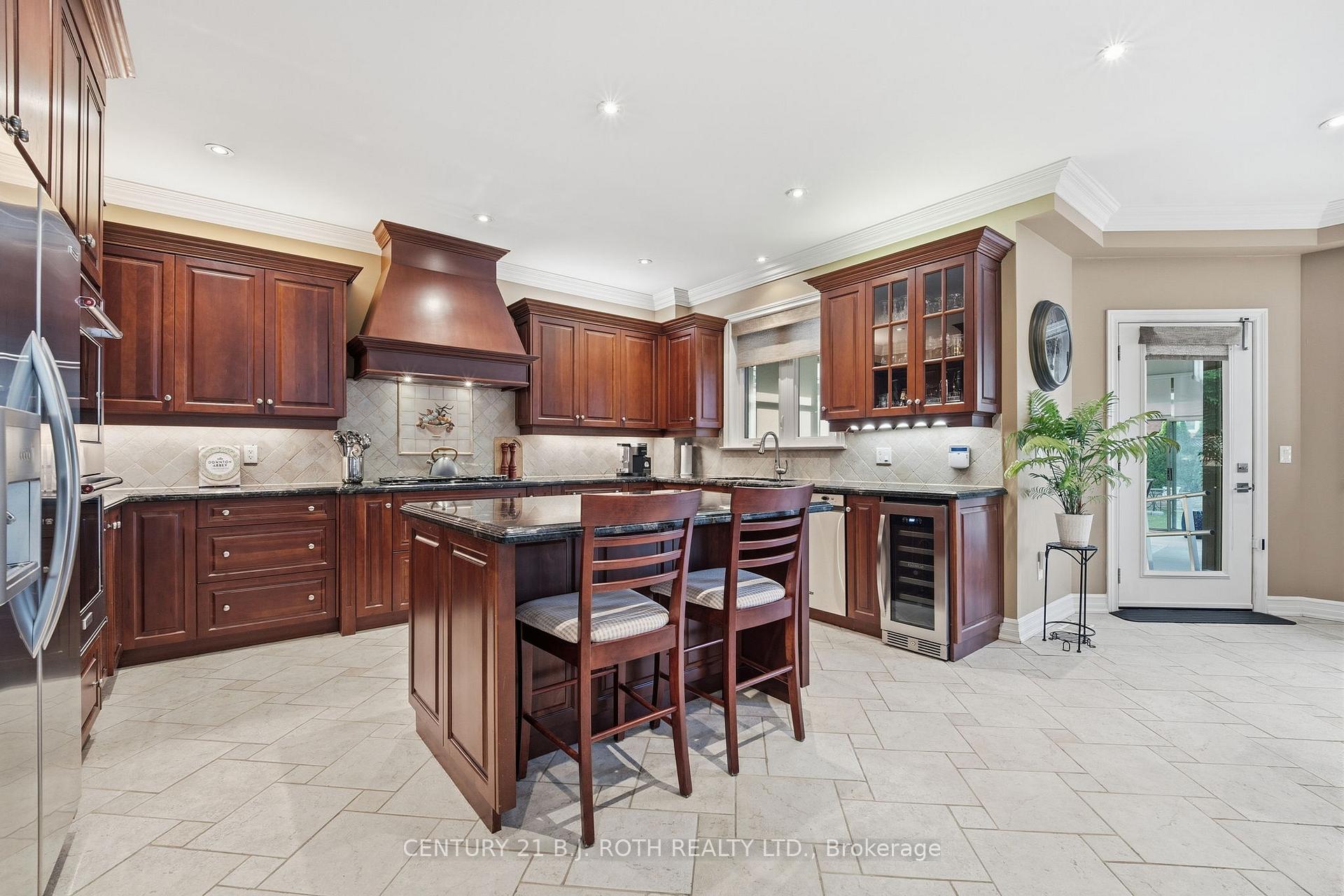 Photo 12 of 20 Creston Road, North York, Yorkdale-Glen Park — HOMEH