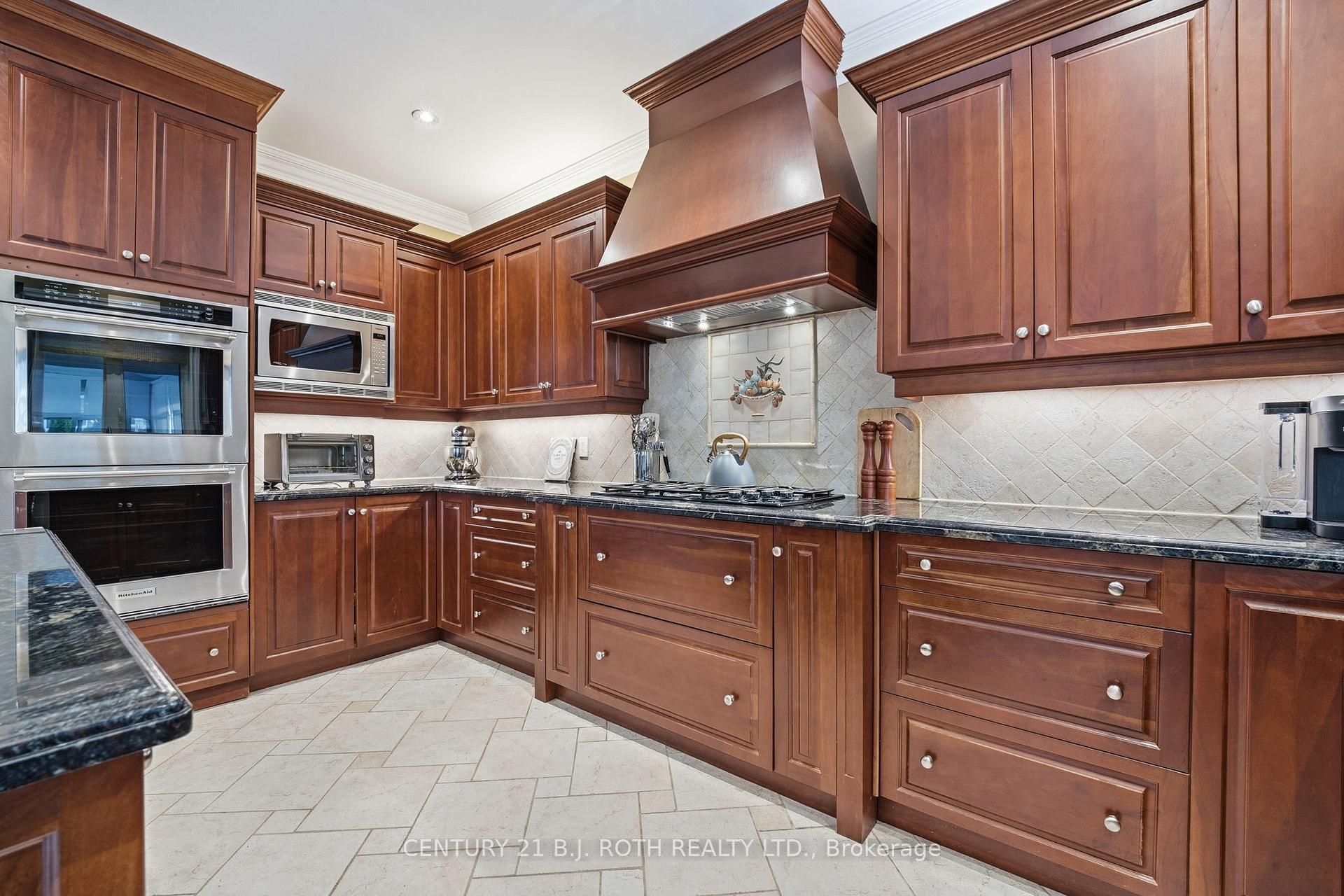 Photo 14 of 20 Creston Road, North York, Yorkdale-Glen Park — HOMEH