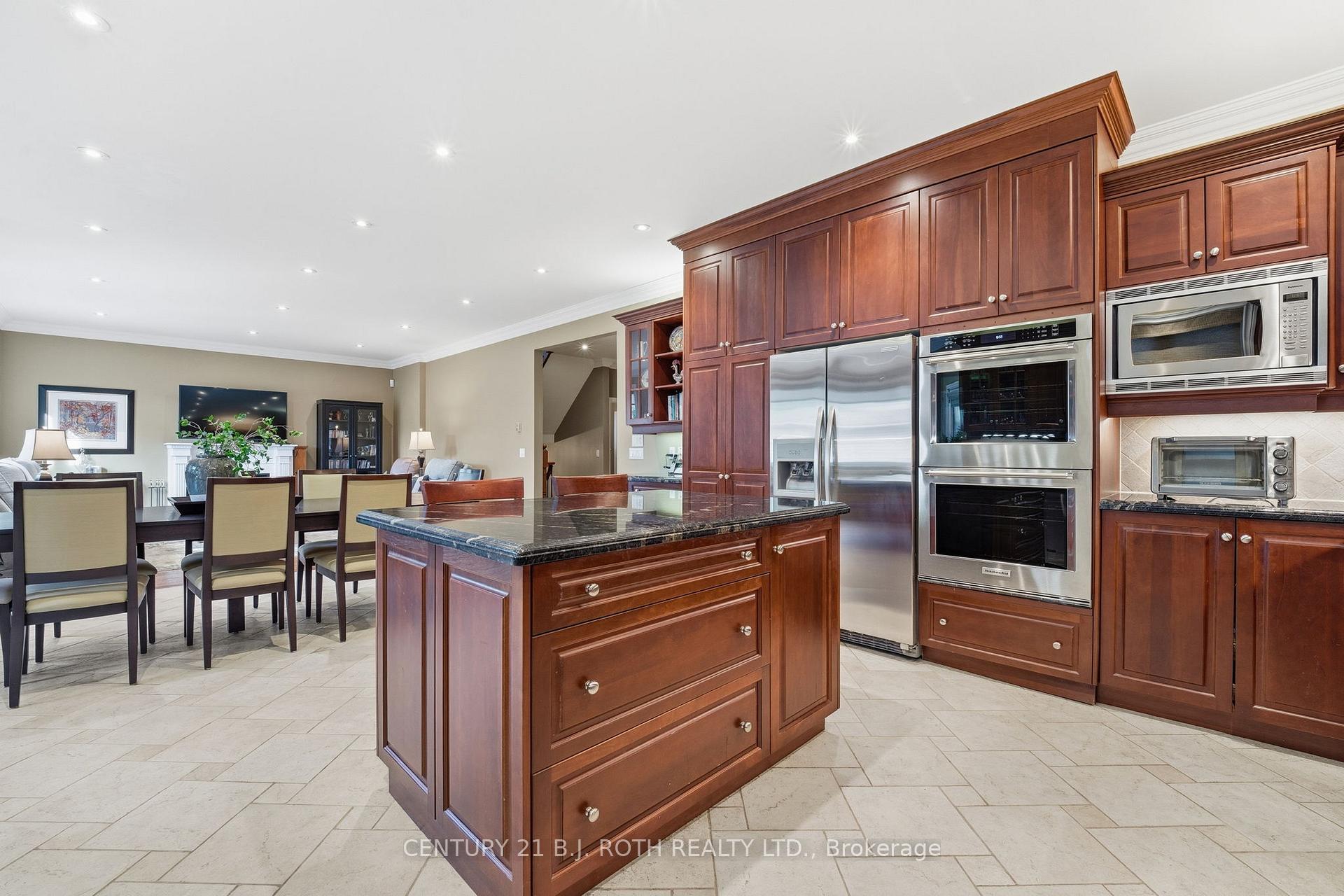 Photo 15 of 20 Creston Road, North York, Yorkdale-Glen Park — HOMEH