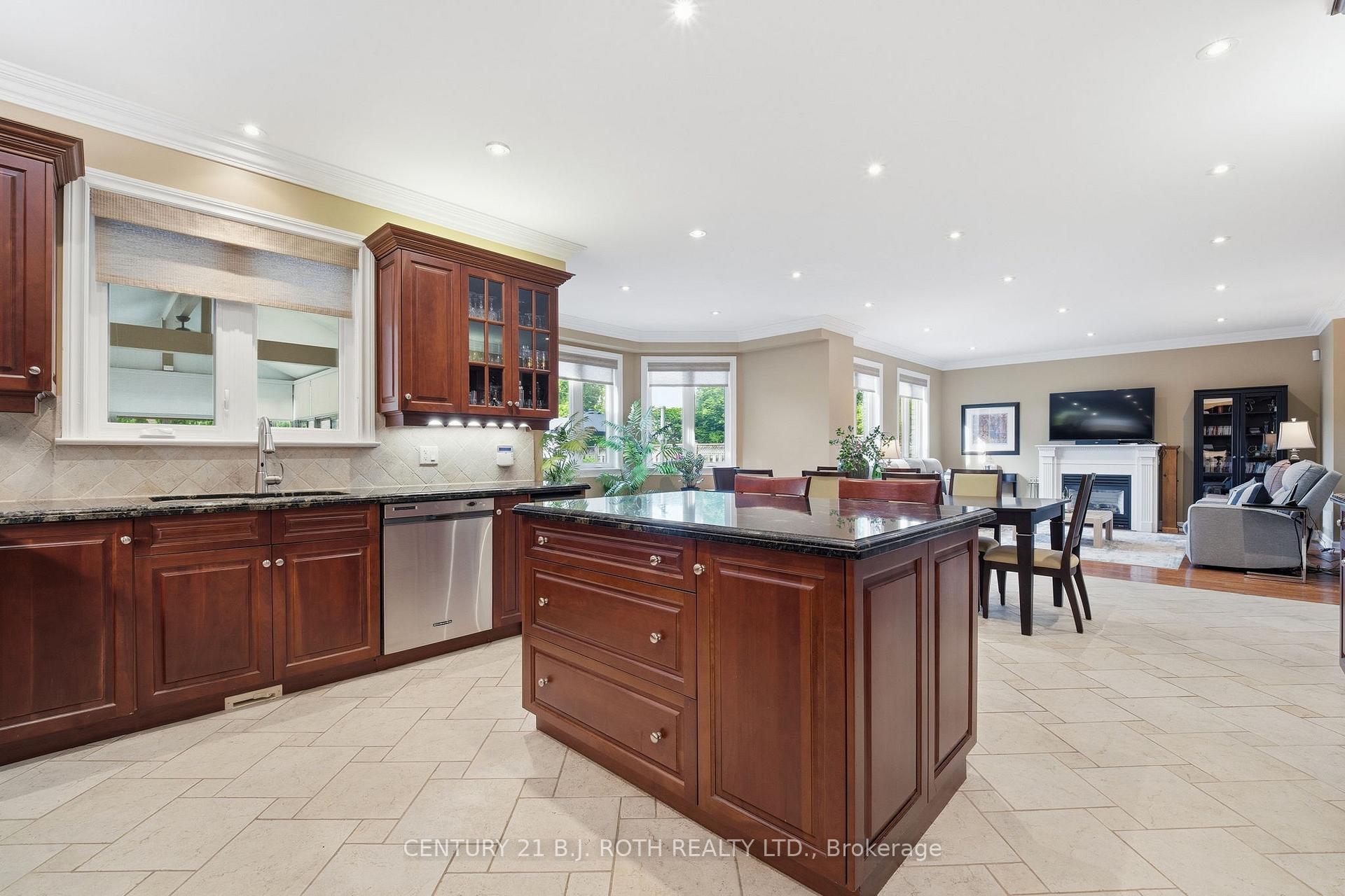 Photo 16 of 20 Creston Road, North York, Yorkdale-Glen Park — HOMEH